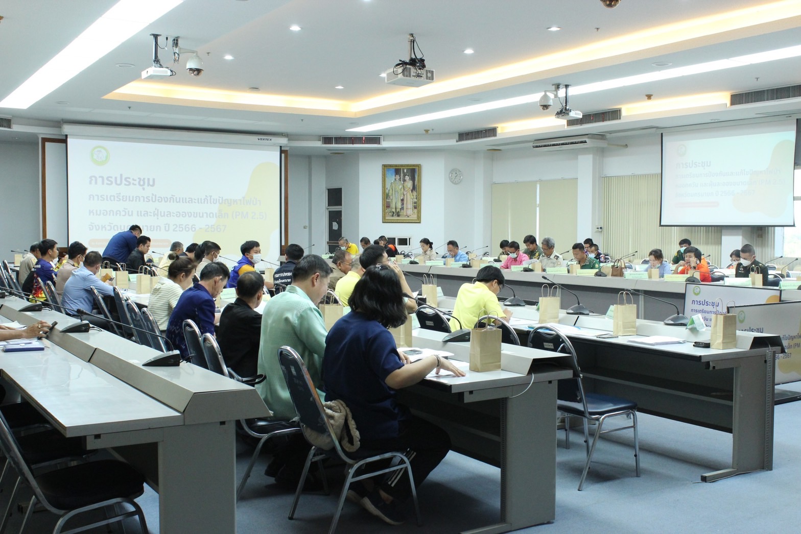 …พช.นครนายก ร่วมประชุมเตรียมการป้องกันและแก้ไขปัญหาไฟป่า หมอกควัน และฝุ่นละอองขนาดเล็ก (PM2.5)