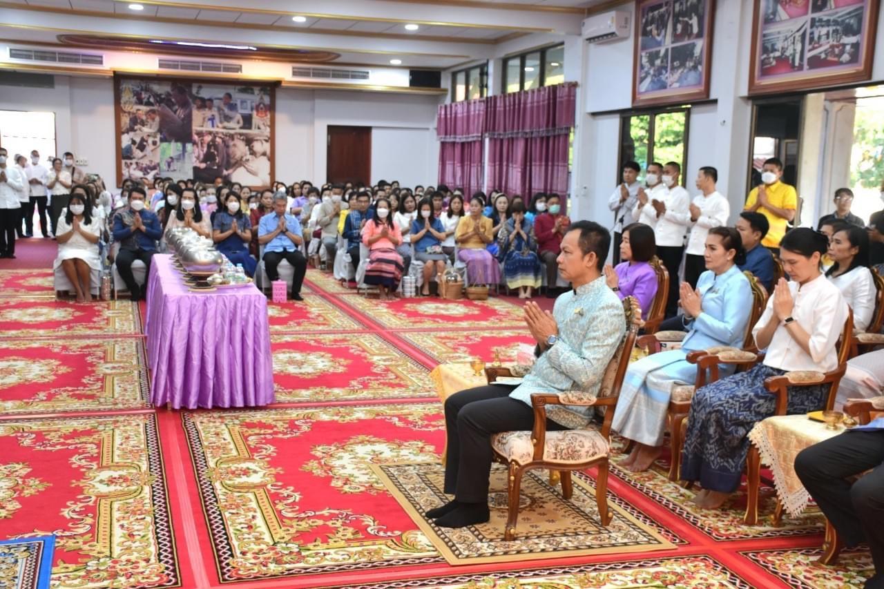 …พช.นครนายก ร่วมหิ้วปิ่นโตเข้าวัด ศรัทธาอิ่มบุญ เกื้อหนุนพระศาสนา รักษาสิ่งแวดล้อม