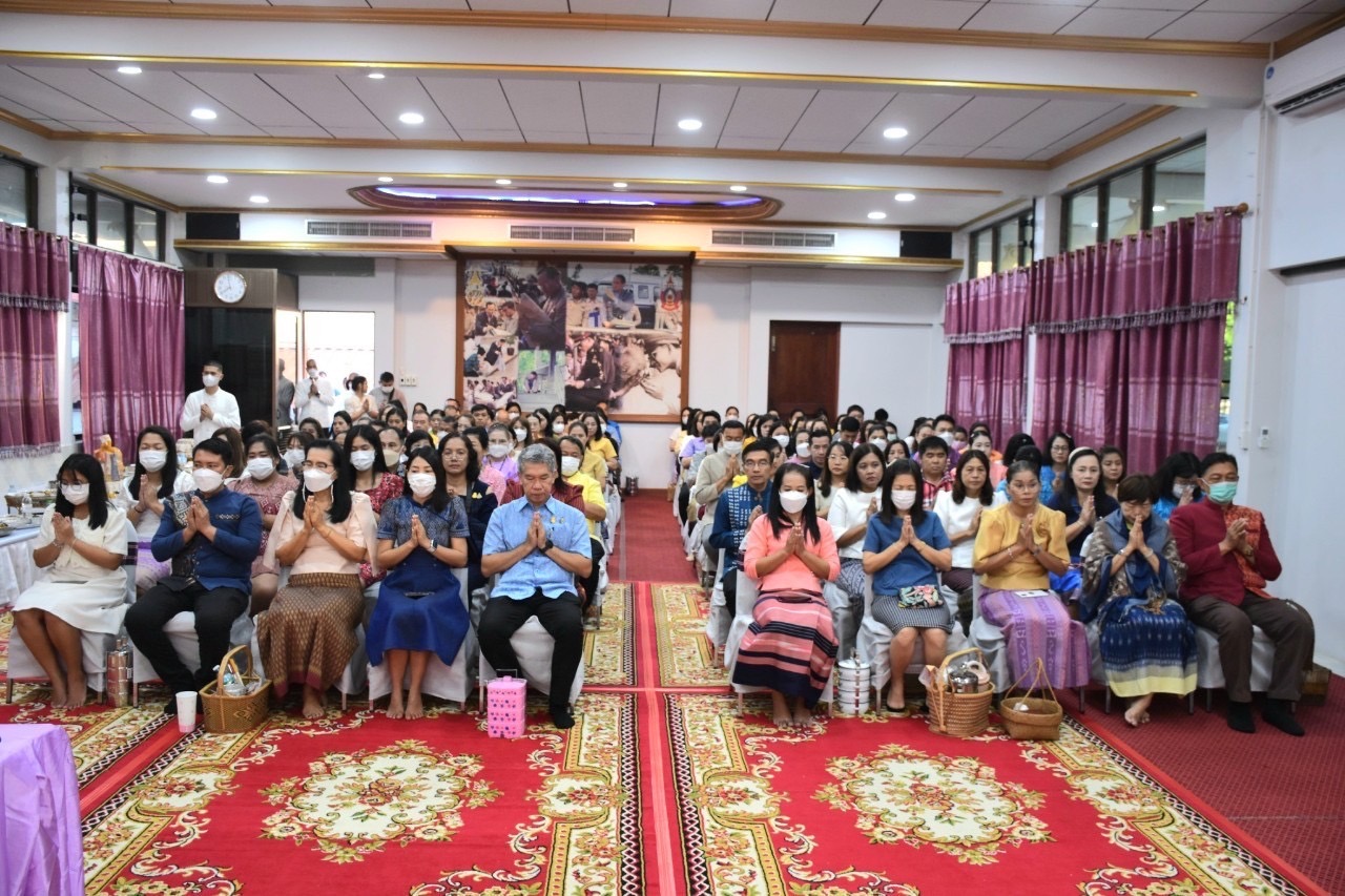 …พช.นครนายก ร่วมหิ้วปิ่นโตเข้าวัด ศรัทธาอิ่มบุญ เกื้อหนุนพระศาสนา รักษาสิ่งแวดล้อม