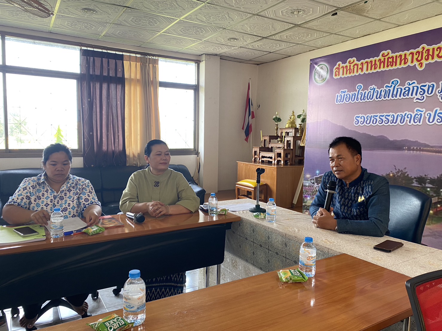 …พช.นครนายก ประชุมผู้ผลิต ผู้ประกอบการ OTOP ที่จำหน่ายผลิตภัณฑ์ OTOP บริเวณลานหน้าเขื่อนขุนด่านปราการชล