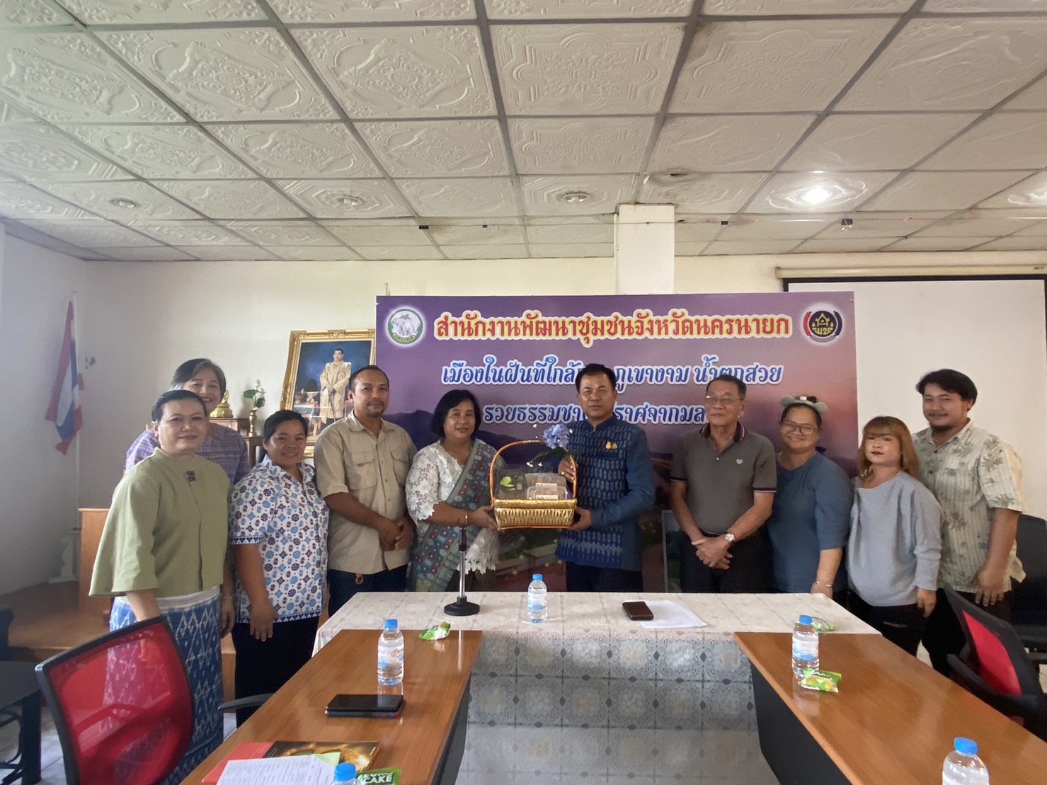 …พช.นครนายก ประชุมผู้ผลิต ผู้ประกอบการ OTOP ที่จำหน่ายผลิตภัณฑ์ OTOP บริเวณลานหน้าเขื่อนขุนด่านปราการชล