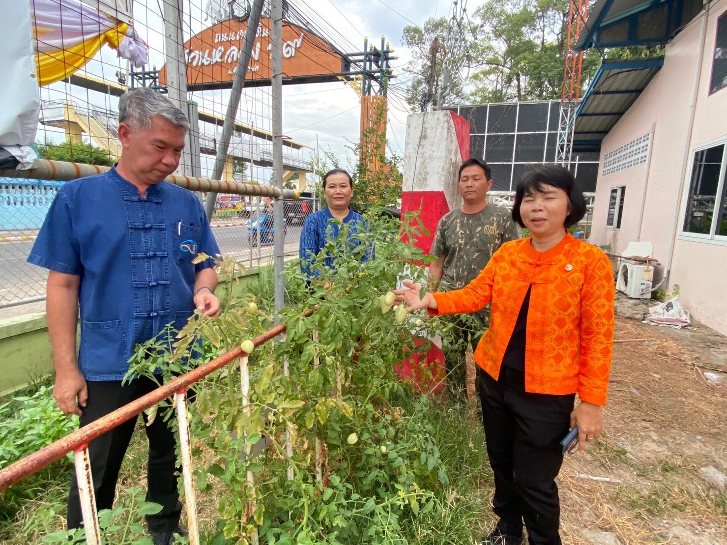 …พช.นครนายก เยี่ยมชมกิจกรรม 1 อำเภอ 1 กิจกรรมปันสุข ปลูกผักแบ่งปัน