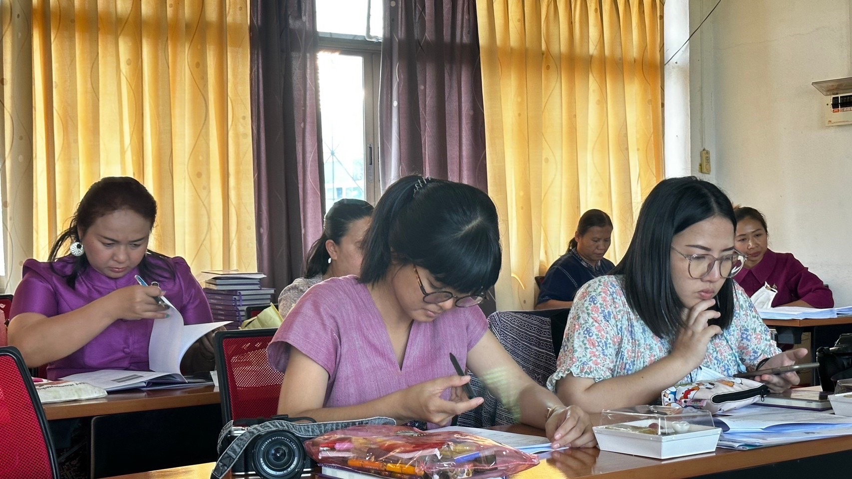 …สำนักงานพัฒนาชุมชนจังหวัดนครนายกดำเนินการประชุมชี้แจงการดำเนินงานตามมาตรการปรับปรุงประสิทธิภาพในการปฏิบัติราชการของกรมการพัฒนาชุมชน  ประจำปีงบประมาณ พ.ศ. 2567 และพิธีลงนามคำรับรองการปฏิบัติราชการระหว่างพัฒนาการจังหวัด กับผู้อำนวยการกลุ่มงาน และพัฒนาการอำเภอ