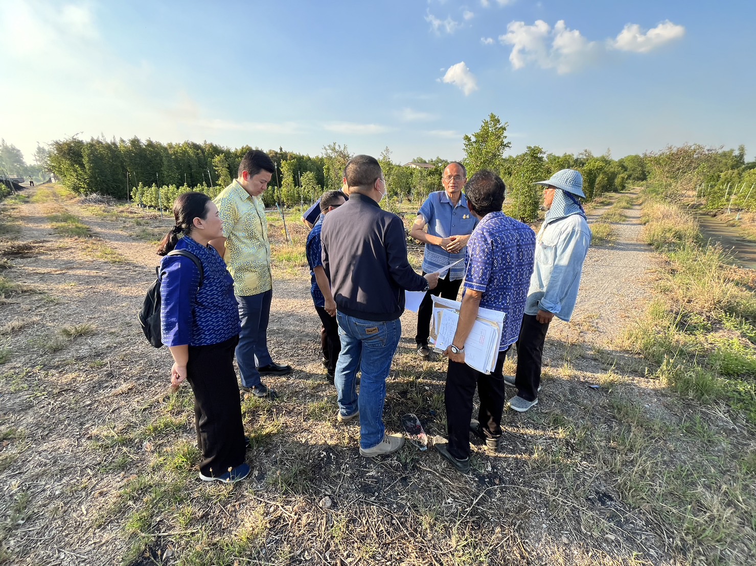 … พช.นครนายก ร่วมสำรวจพื้นที่โครงการพัฒนาแหล่งน้ำ (แก้มลิง) แบบอารยเกษตร ตามแนวพระราชดำริ