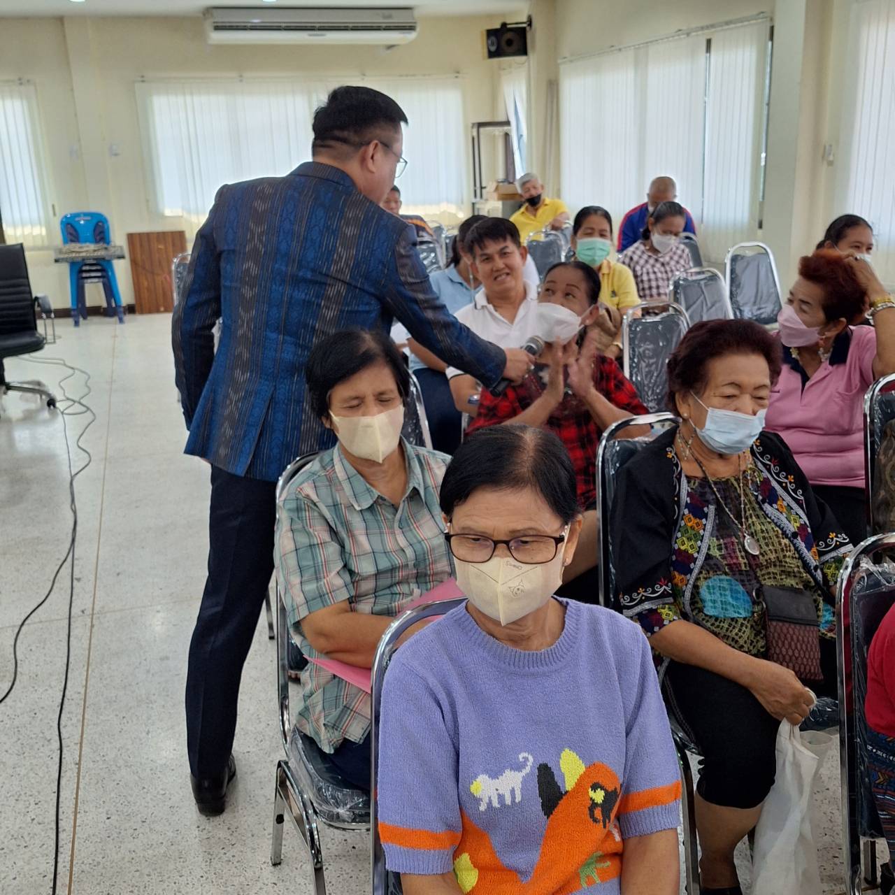 …พช.นครนายก บรรยายให้ความรู้ในหัวข้อ แนวคิดหลักปรัชญาเศรษฐกิจพอเพียง และผู้นำจิตอาสาพัฒนาชุมชน