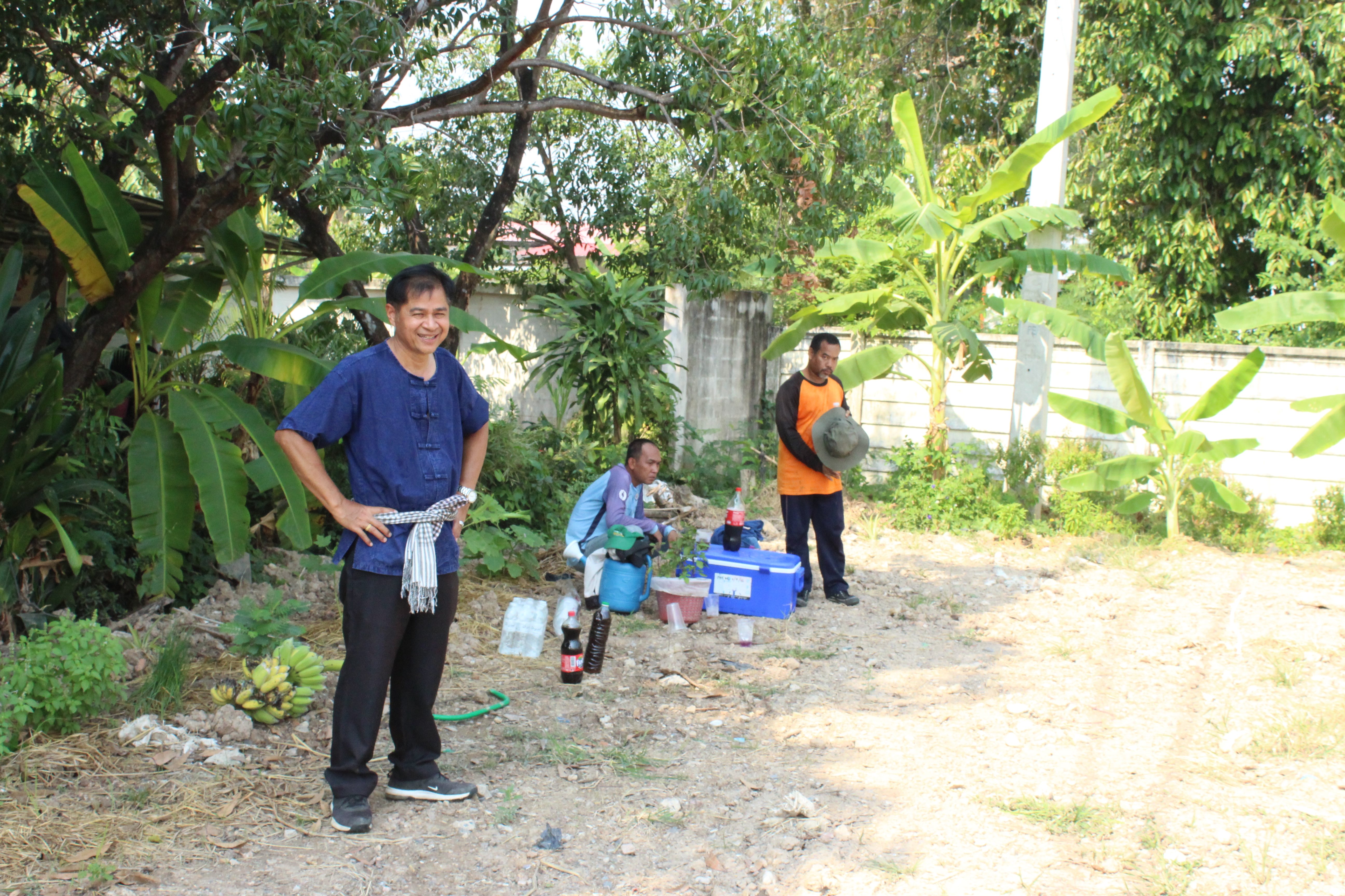 ..พช.นครนายก : ผอ.ศูนย์ศึกษาและพัฒนาชุมชนนครนายก ร่วมปรับปรุงภูมิทัศน์แปลง “จุดเรียนรู้เศรษฐกิจพอเพียง 30 ตารางวา โมเดล” และแปลง “สตรีปลูกผัก ปลูกรัก กับ พช.”