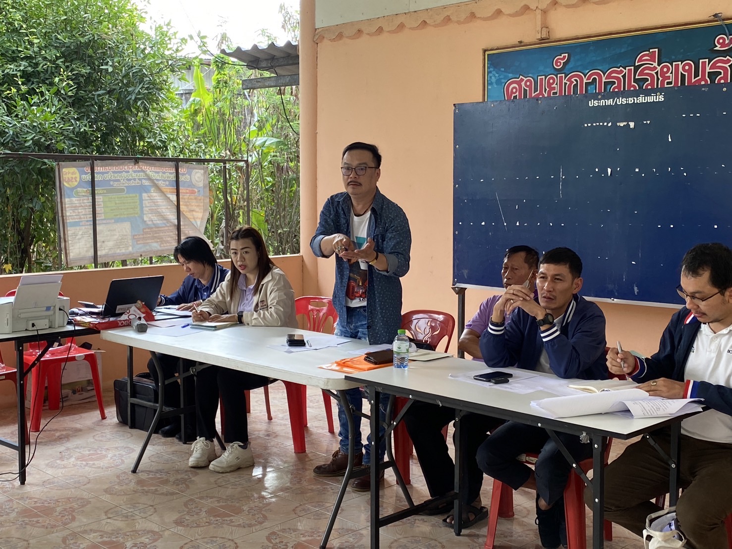 …พช.นครนายก ในฐานะเลขาอนุกรรมการติดตามและสนับสนุนการดำเนินงานกองทุนหมู่บ้านระดับจังหวัด ร่วมสังเกตการณ์ในเวทีการประชุมวิสามัญกองทุนหมู่บ้านบ้านบ่อนกลาง หมู่ 3 ตำบลท่าช้าง อำเภอเมืองนครนายก จังหวัดนครนายก