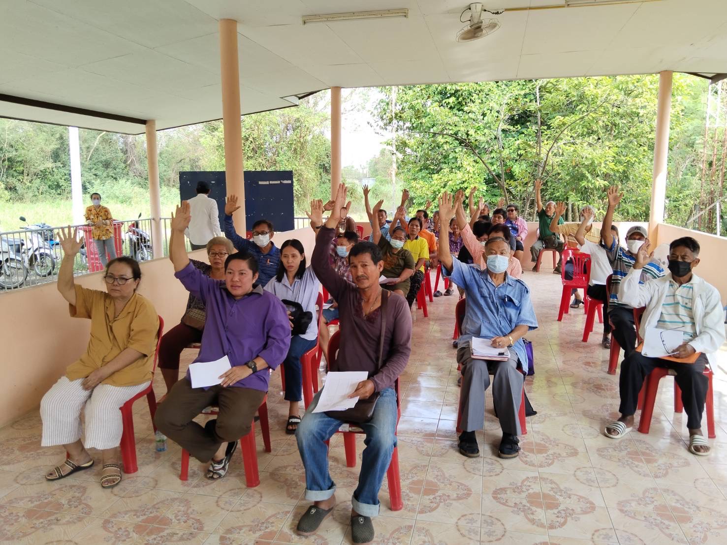 …พช.นครนายก ในฐานะเลขาอนุกรรมการติดตามและสนับสนุนการดำเนินงานกองทุนหมู่บ้านระดับจังหวัด ร่วมสังเกตการณ์ในเวทีการประชุมวิสามัญกองทุนหมู่บ้านบ้านบ่อนกลาง หมู่ 3 ตำบลท่าช้าง อำเภอเมืองนครนายก จังหวัดนครนายก