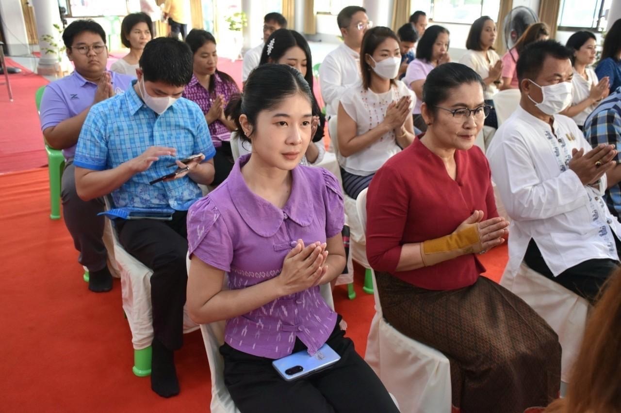 …พช.นครนายก ร่วมหิ้วปิ่นโตเข้าวัด ศรัทธาอิ่มบุญ เกื้อหนุนพระศาสนา รักษาสิ่งแวดล้อม