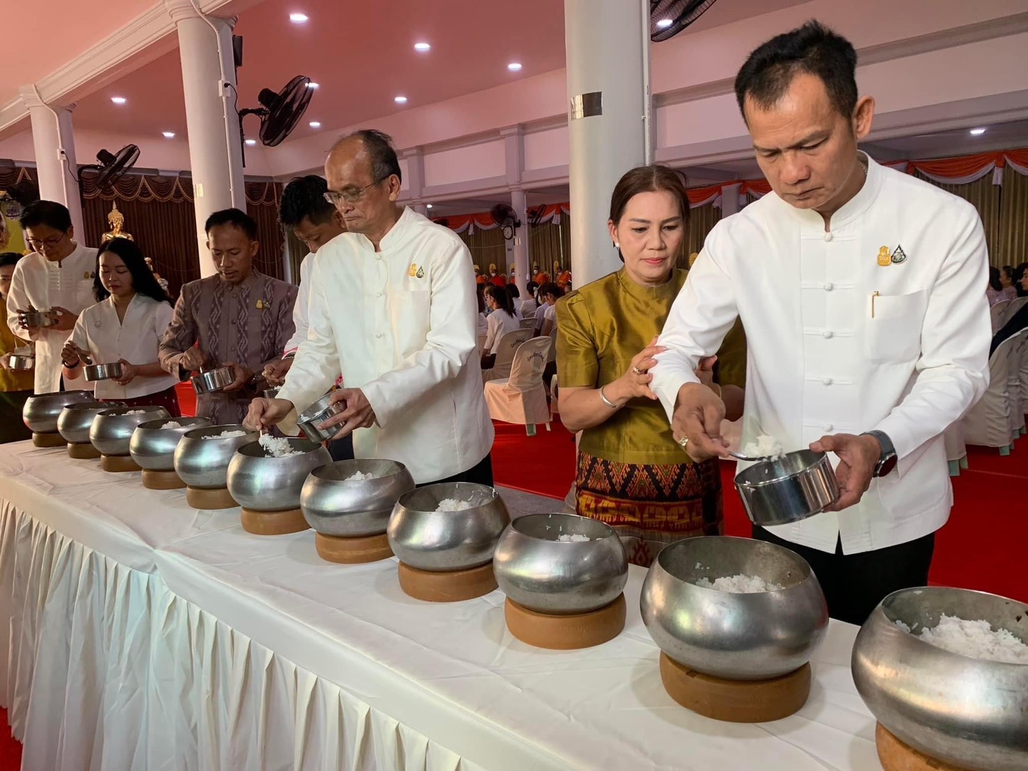 …พช.นครนายก ร่วมหิ้วปิ่นโตเข้าวัด ศรัทธาอิ่มบุญ เกื้อหนุนพระศาสนา รักษาสิ่งแวดล้อม