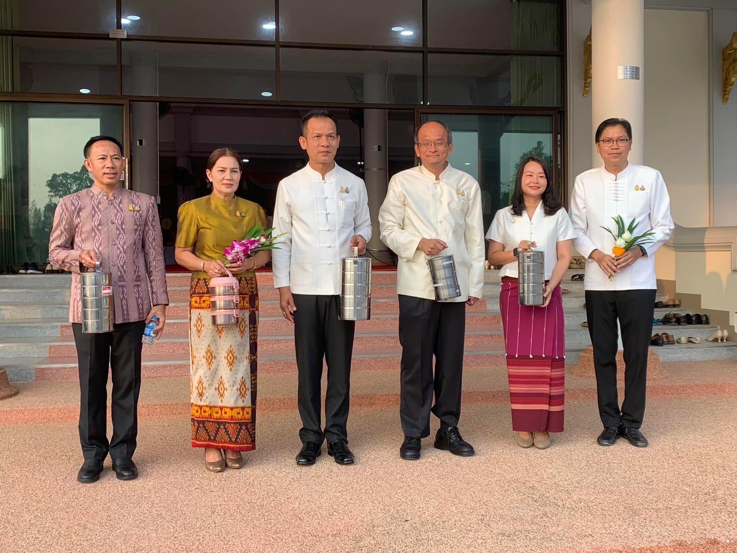 …พช.นครนายก ร่วมหิ้วปิ่นโตเข้าวัด ศรัทธาอิ่มบุญ เกื้อหนุนพระศาสนา รักษาสิ่งแวดล้อม