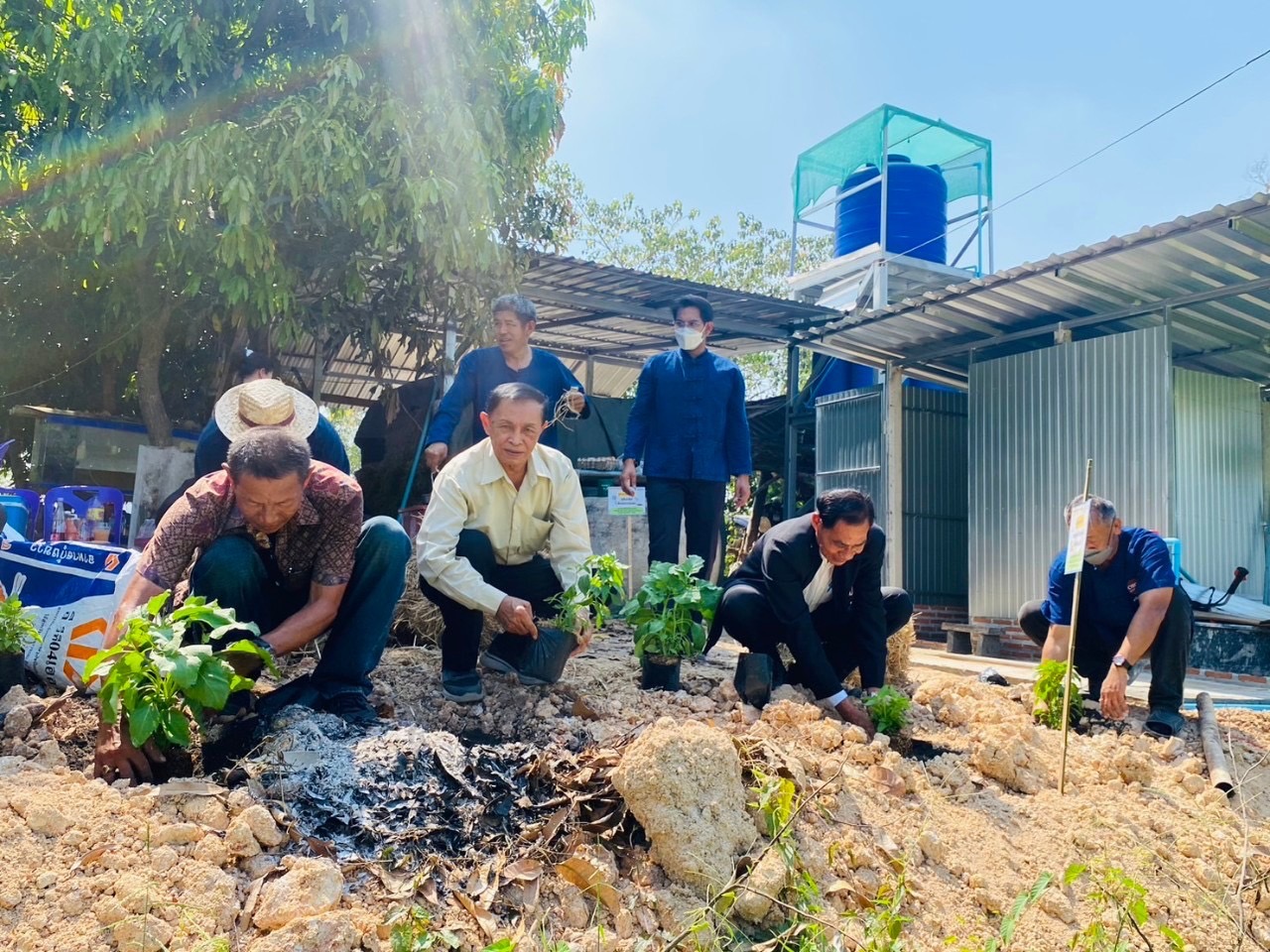 …พช.นครนายก ดำเนินโครงการประชุมเชิงปฏิบัติการสนับสนุนการขับเคลื่อนกิจกรรมศูนย์เรียนรู้การพัฒนาคุณภาพชีวิตตามหลักทฤษฎีใหม่ ประยุกต์สู่ “โคก หนอง นาโมเดล” Copy