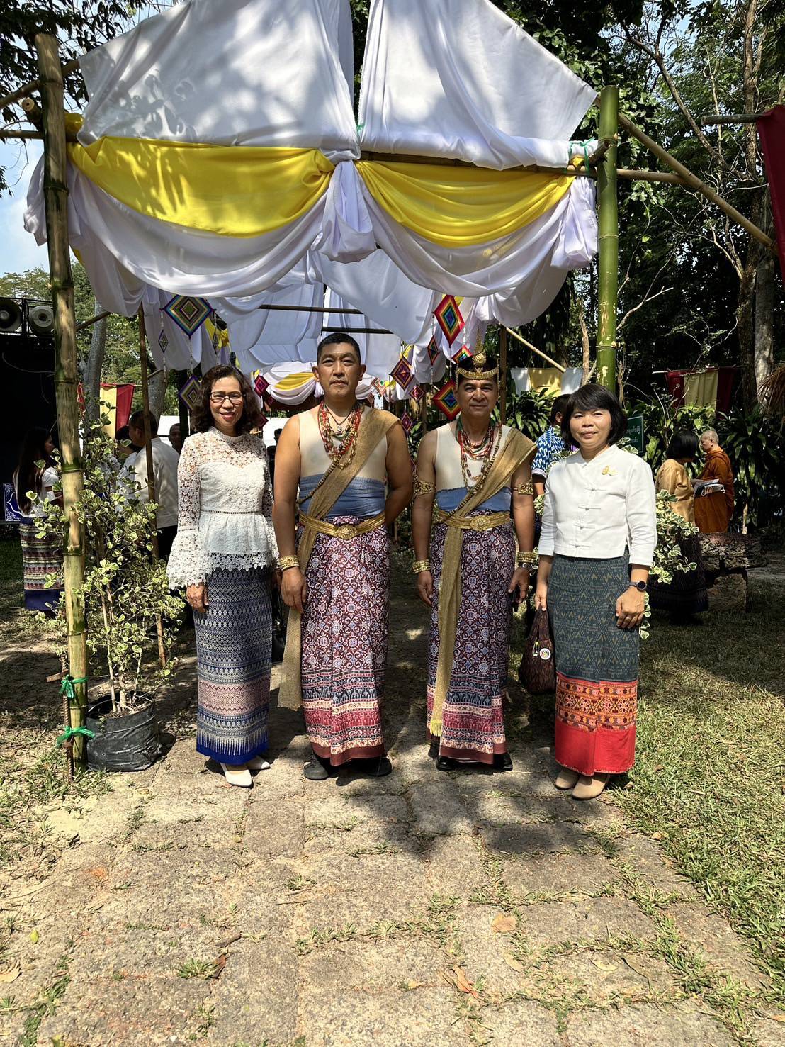 …พช.นครนายก ร่วมกิจกรรมสืบสานประเพณีและพิธีทำบุญเมืองโบราณดงละคร จังหวัดนครนายก ประจำปี พ.ศ. 2567