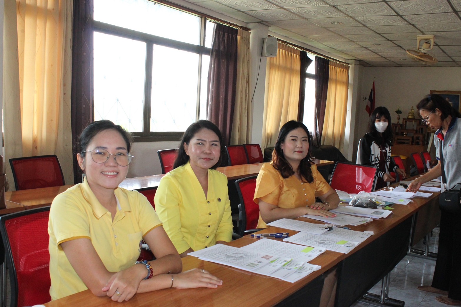 …พช.นครนายก ทำสัญญากู้ยืมเงินกองทุนพัฒนาบทบาทสตรีให้กับกลุ่มสตรีที่ได้รับอนุมัติโครงการฯ เงินอุดหนุน (ทุนให้เปล่า) และเงินทุนหมุนเวียน (เงินกู้)