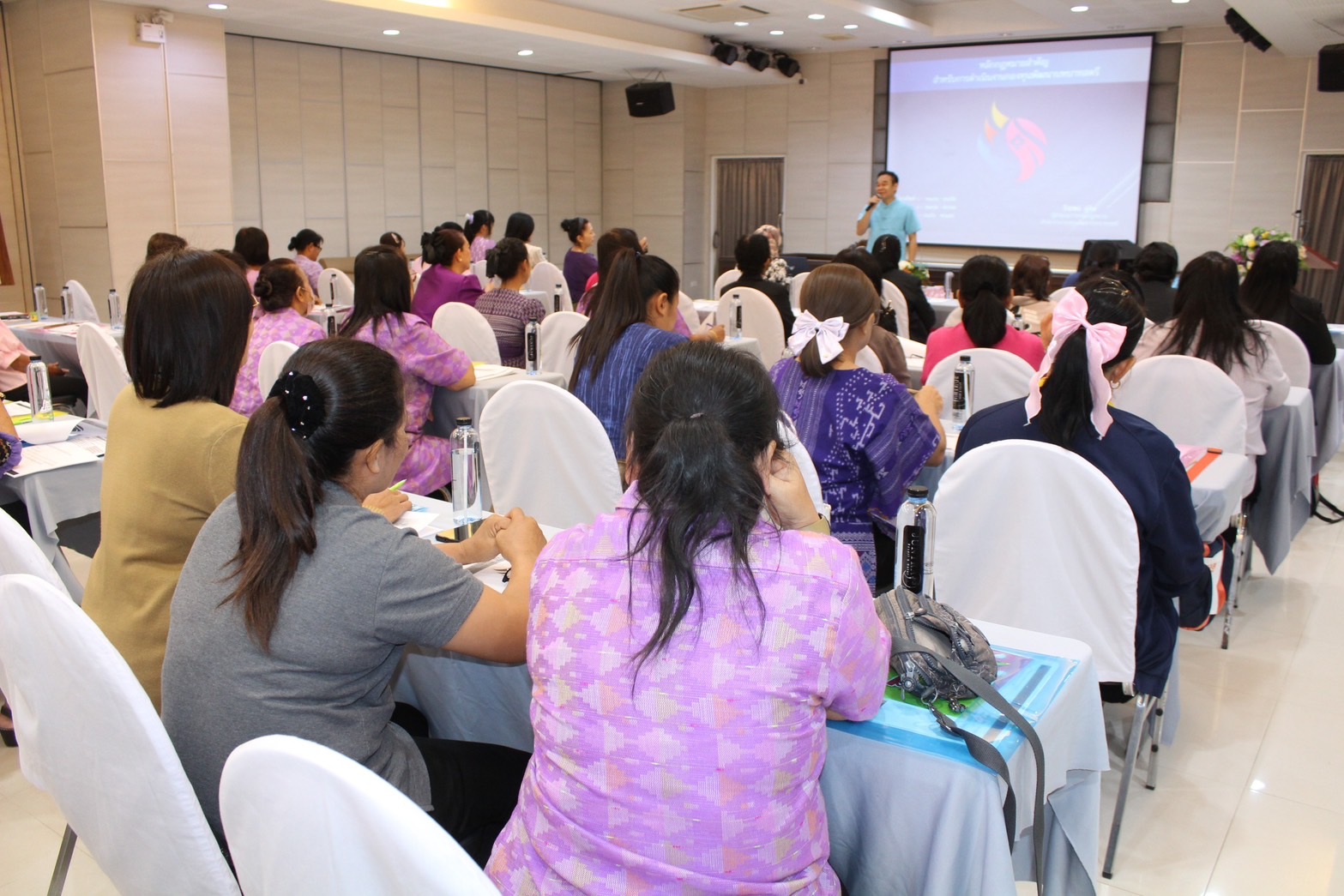 …พช.นครนายก ดำเนินโครงการเพิ่มประสิทธิภาพการปฏิบัติงานกองทุนพัฒนาบทบาทสตรีแก่กลไกการขับเคลื่อนกองทุนพัฒนาบทบาทสตรีระดับจังหวัด