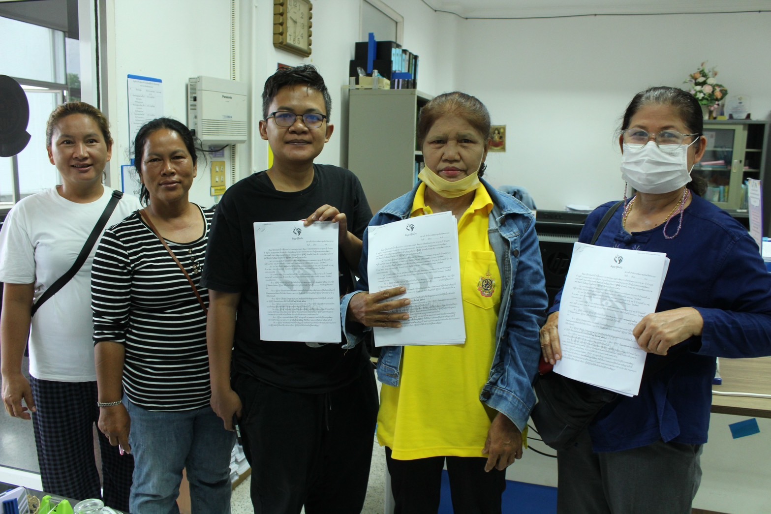 …พช.นครนายก ทำสัญญากู้ยืมเงินกองทุนพัฒนาบทบาทสตรีให้กับกลุ่มสตรีที่ได้รับอนุมัติโครงการฯ เงินอุดหนุน (ทุนให้เปล่า) และเงินทุนหมุนเวียน (เงินกู้)