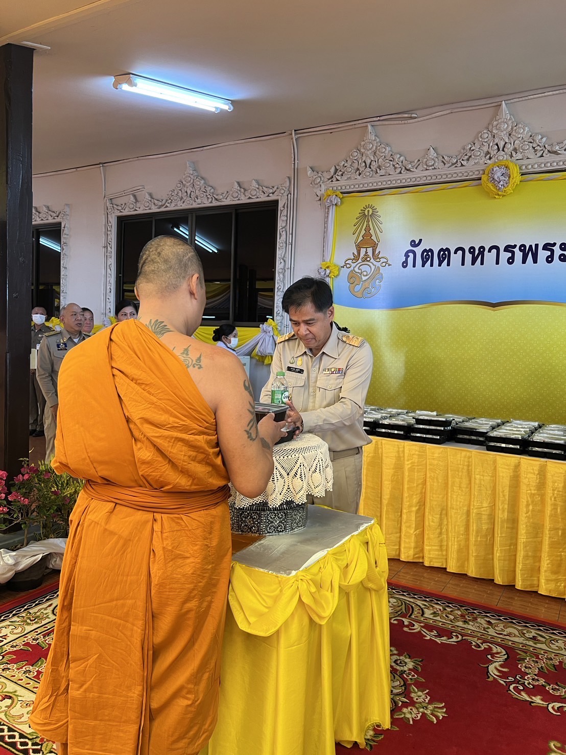 …พช.นครนายก ร่วมพิธีถวายภัตตาหารและเครื่องเขียนพระราชทานของพระบาทสมเด็จพระเจ้าอยู่หัว แด่พระภิกษุสามเณร ในการสอบบาลีสนามหลวง ครั้งที่ 1 ครั้งหลัง ปี พ.ศ. 2567