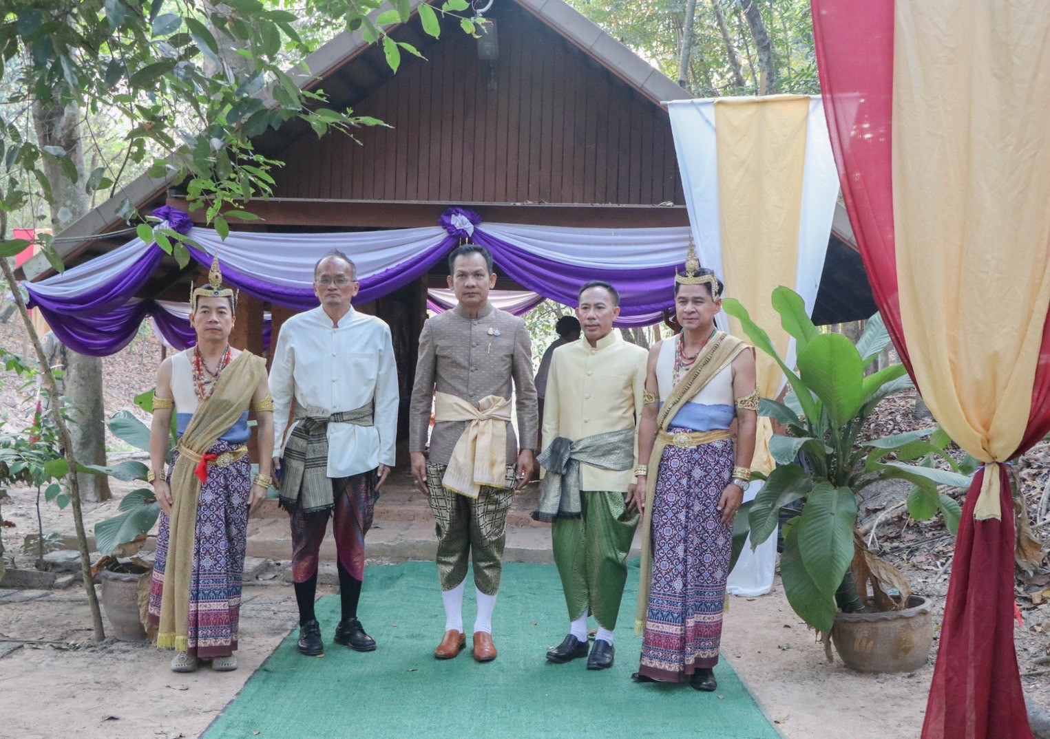 …พช.นครนายก ร่วมกิจกรรมสืบสานประเพณีและพิธีทำบุญเมืองโบราณดงละคร จังหวัดนครนายก ประจำปี พ.ศ. 2567