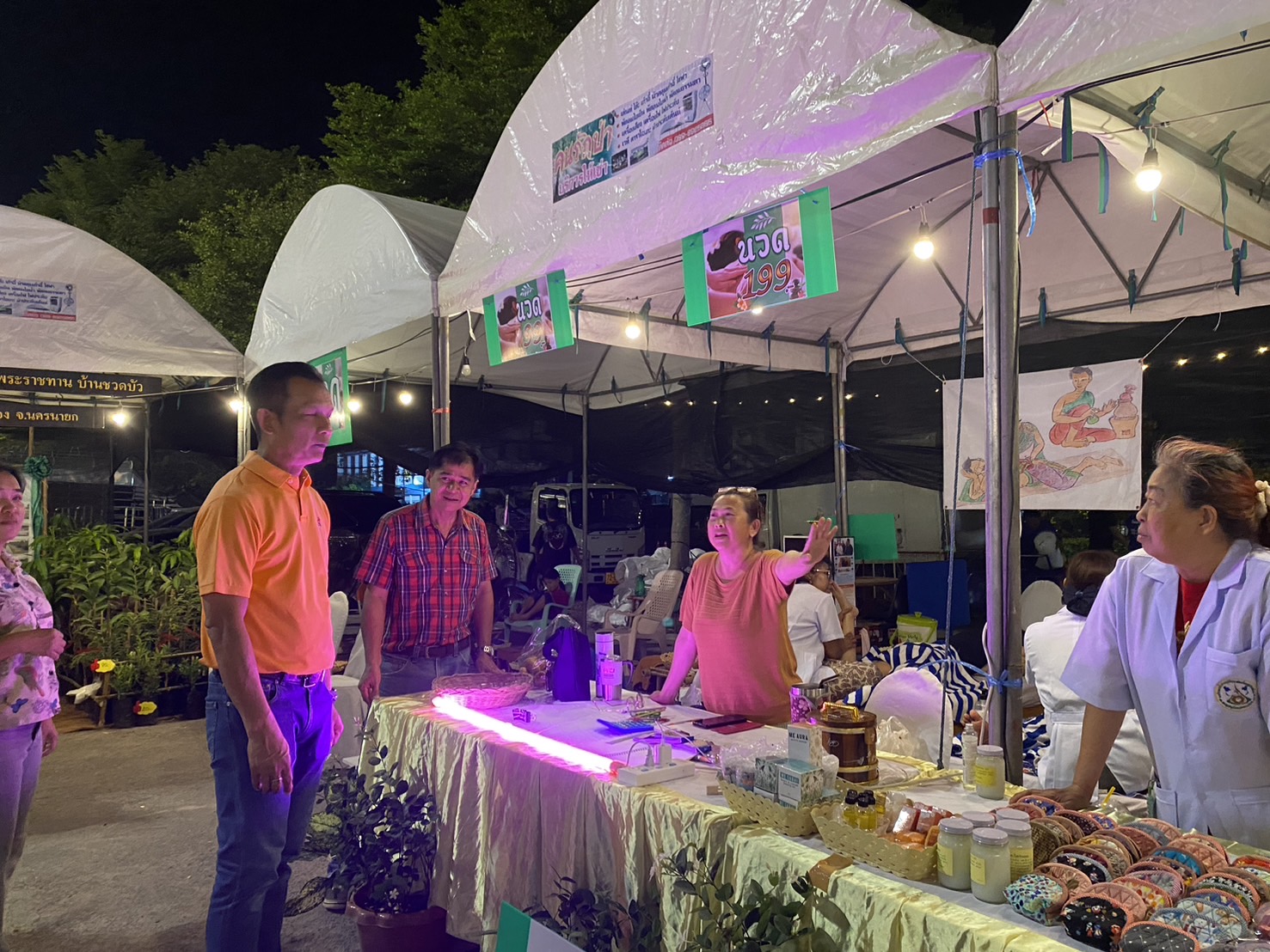 …พ่อเมืองนครนายก เยี่ยมชมและให้กำลังใจผู้ผลิต ผู้ประกอบการ OTOP