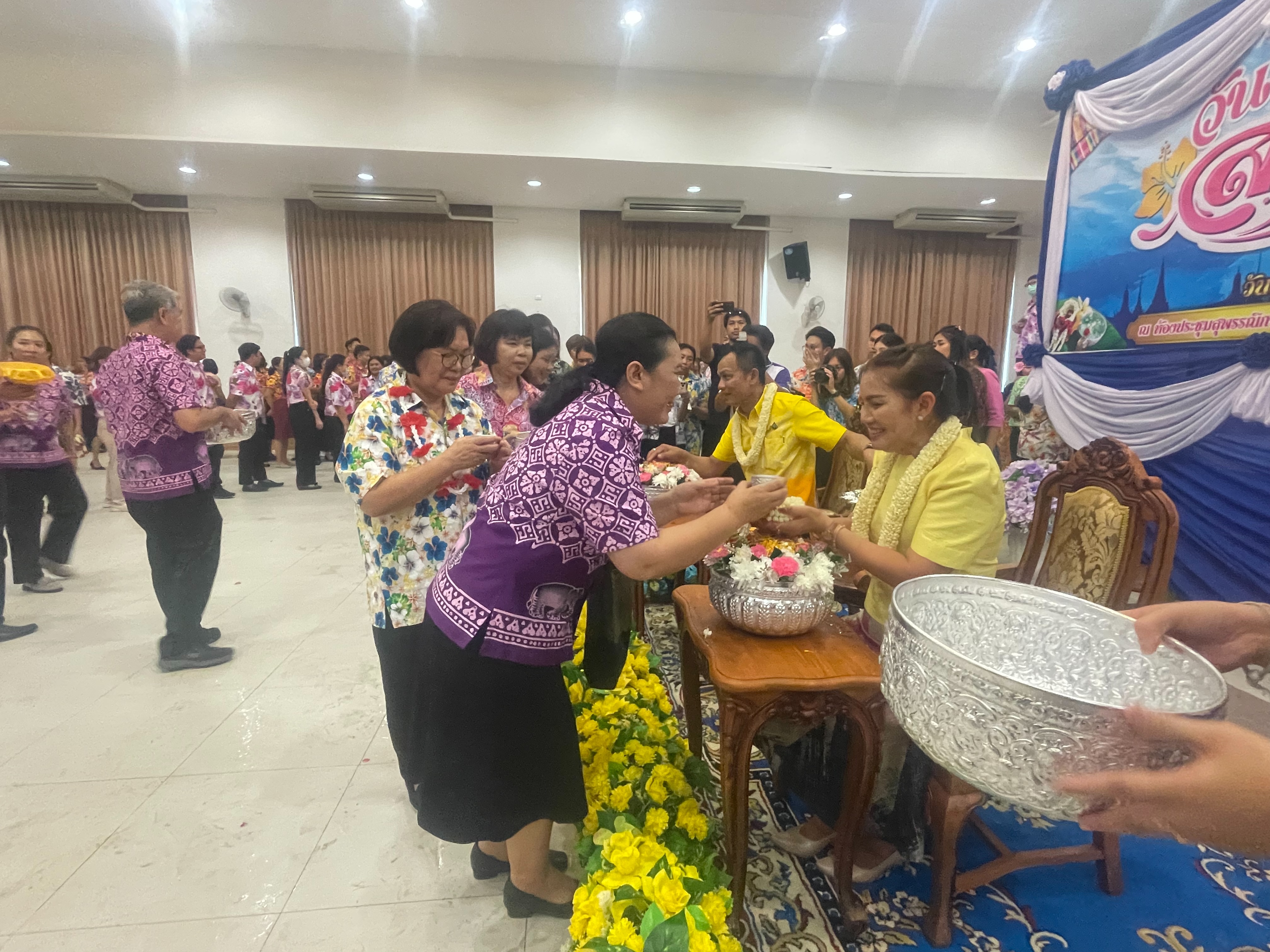 …พช.ร่วมกิจกรรมสืบสานประเพณี “รดน้ำดำหัวผู้ว่าราชการจังหวัดนครนายก” เนื่องในโอกาสเทศกาลสงกรานต์ จังหวัดนครนายก ประจำปี 2567