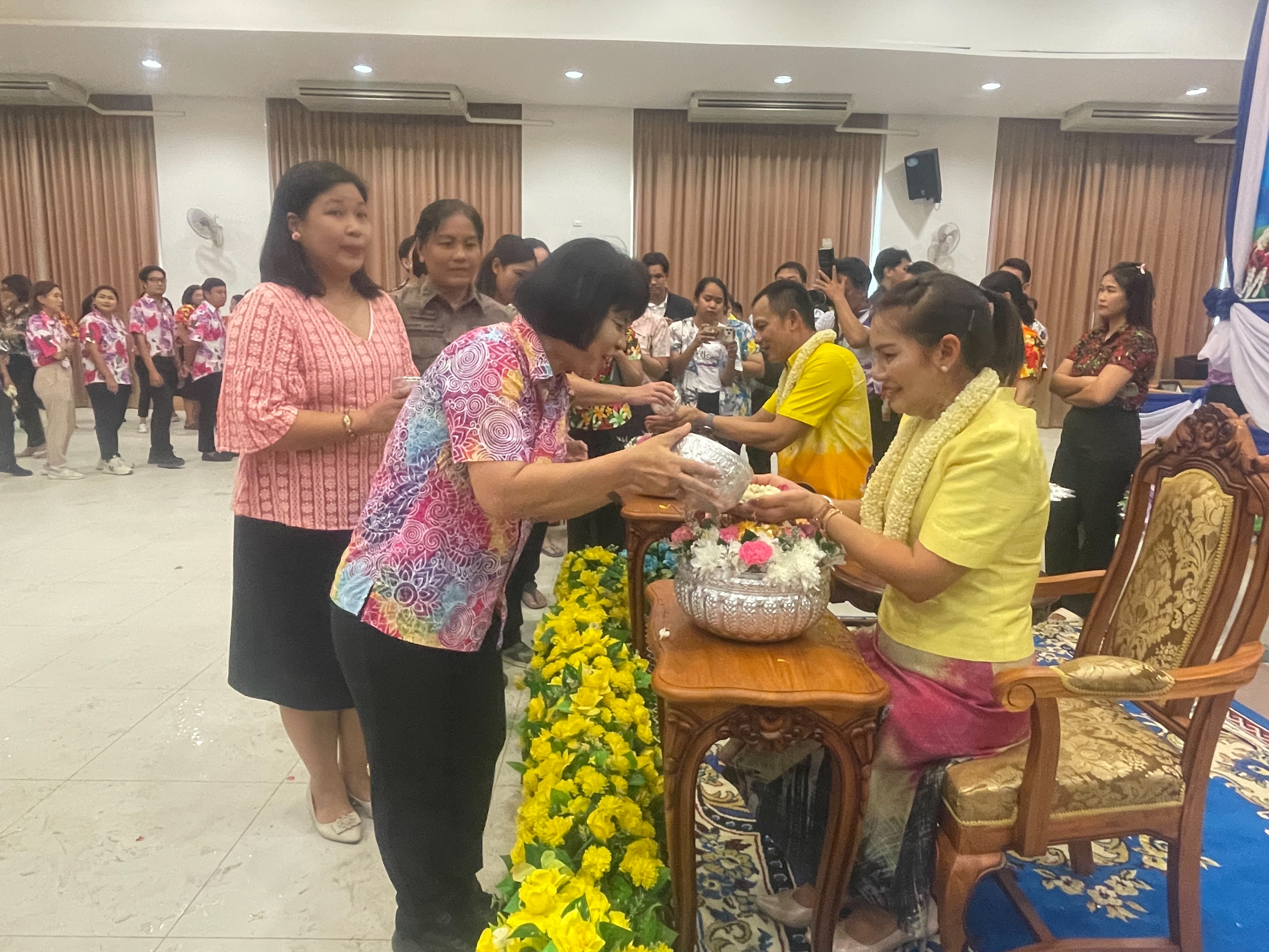 …พช.ร่วมกิจกรรมสืบสานประเพณี “รดน้ำดำหัวผู้ว่าราชการจังหวัดนครนายก” เนื่องในโอกาสเทศกาลสงกรานต์ จังหวัดนครนายก ประจำปี 2567