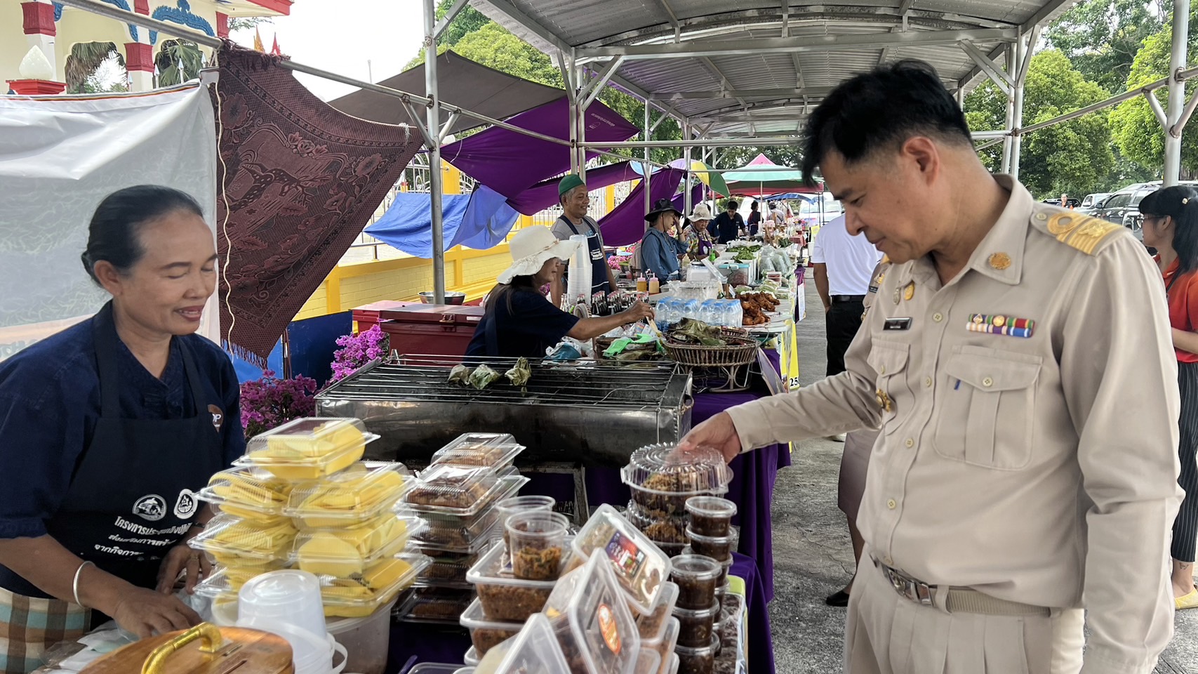 …พช.นครนายกร่วมโครงการ “หน่วยบำบัดทุกข์ บำรุงสุข สร้างรอยยิ้มและความปรองดองสมานฉันท์ให้ประชาชน จังหวัดนครนายก”