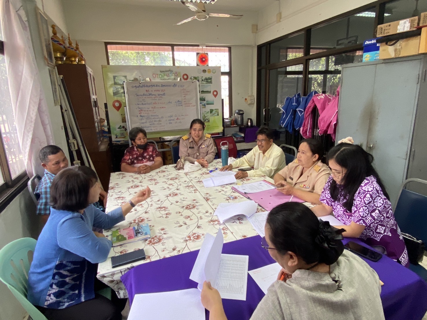 …พช.นครนายก ลงพื้นที่เตรียมความพร้อมโครงการบ้านห่วงใยจากใจ GLO ประจำปี 2566