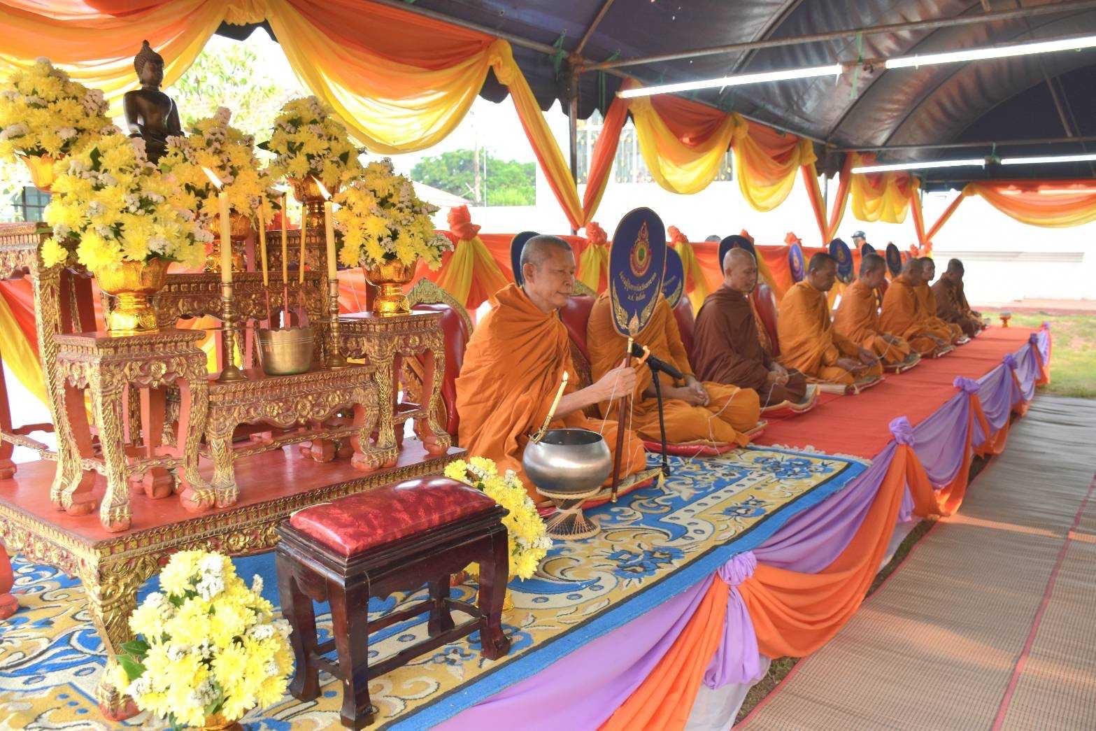 …พช นครนายก ร่วมพิธีเจริญพระพุทธมนต์ ทำบุญตักบาตร สืบสานประเพณีสงกรานต์ จังหวัดนครนายก ประจำปี 2567