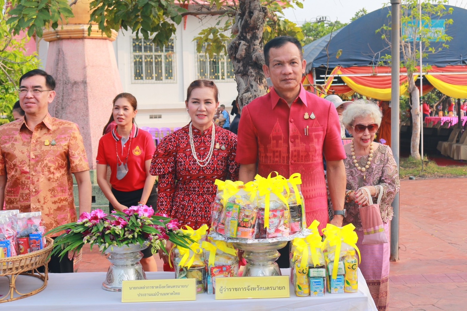 …พช นครนายก ร่วมพิธีเจริญพระพุทธมนต์ ทำบุญตักบาตร สืบสานประเพณีสงกรานต์ จังหวัดนครนายก ประจำปี 2567
