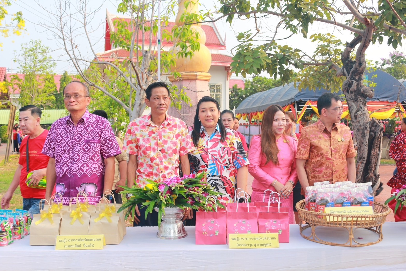 …พช นครนายก ร่วมพิธีเจริญพระพุทธมนต์ ทำบุญตักบาตร สืบสานประเพณีสงกรานต์ จังหวัดนครนายก ประจำปี 2567