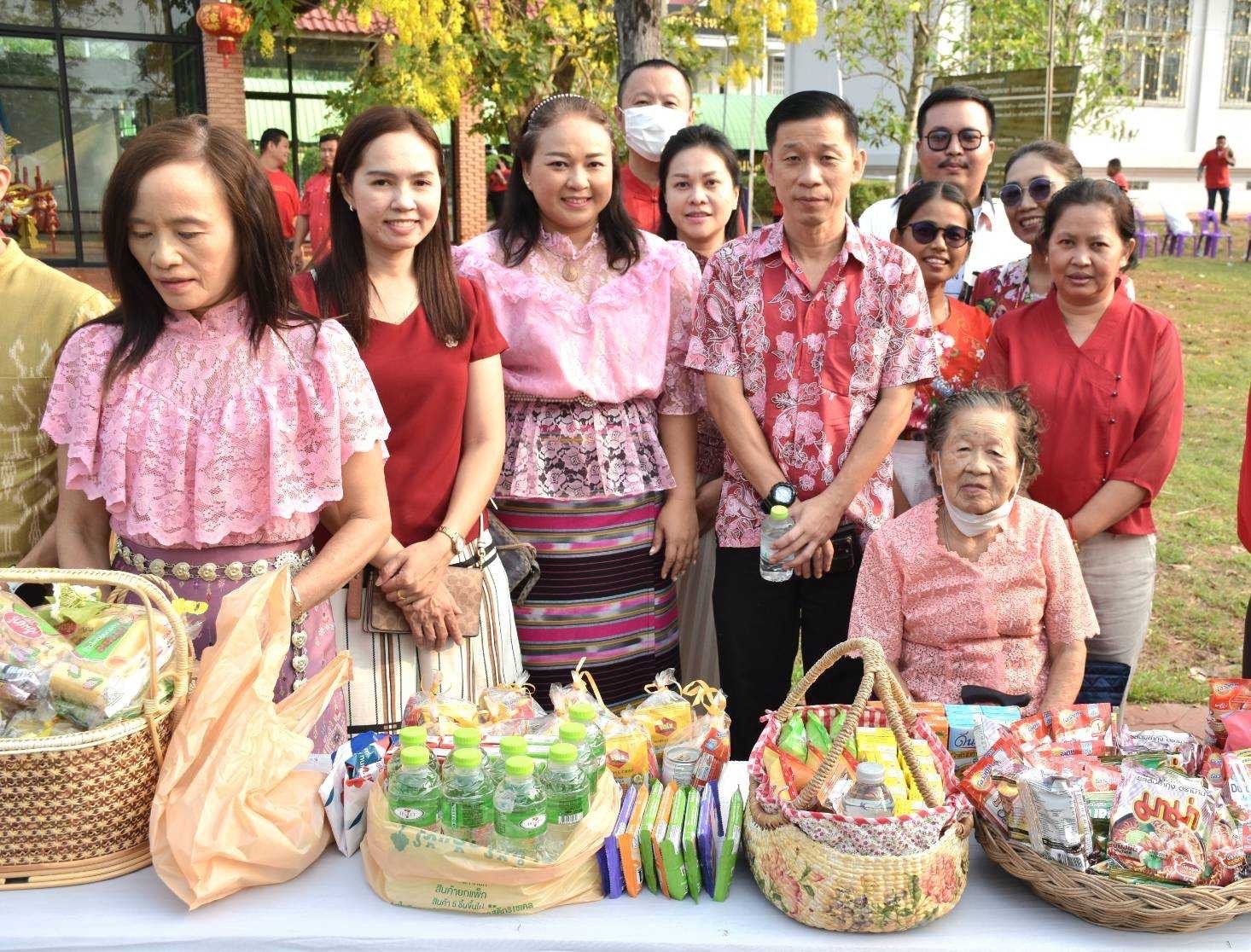 …พช นครนายก ร่วมพิธีเจริญพระพุทธมนต์ ทำบุญตักบาตร สืบสานประเพณีสงกรานต์ จังหวัดนครนายก ประจำปี 2567