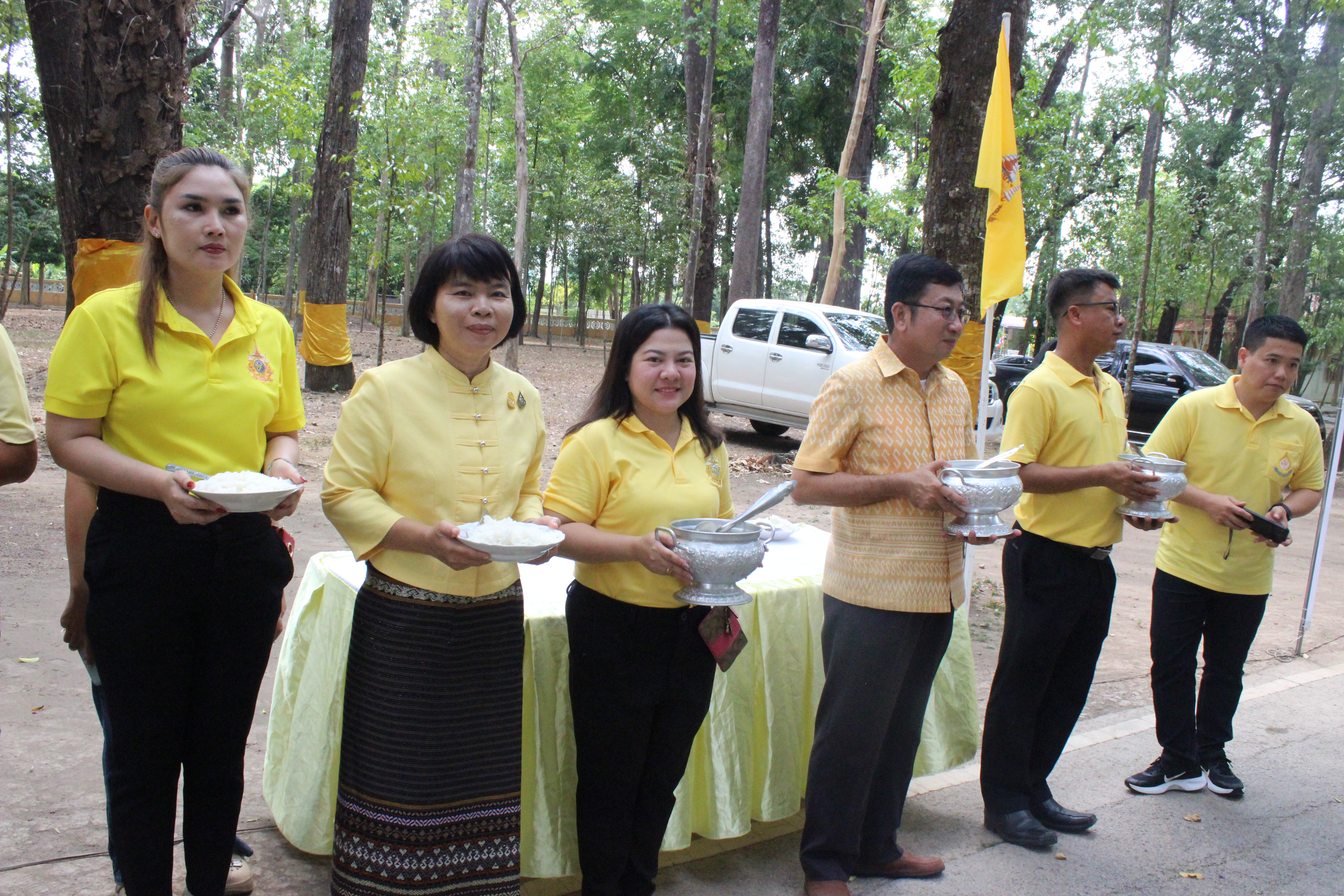 …พช.นครนายก ร่วมเป็นเจ้าภาพถวายภัตตาหารเพลสามเณร โครงการบรรพชาสามเณรเฉลิมพระเกียรติพระบาทสมเด็จพระเจ้าอยู่หัว เนื่องในโอกาสมหามงคลเฉลิมพระชนมพรรษา 6 รอบ