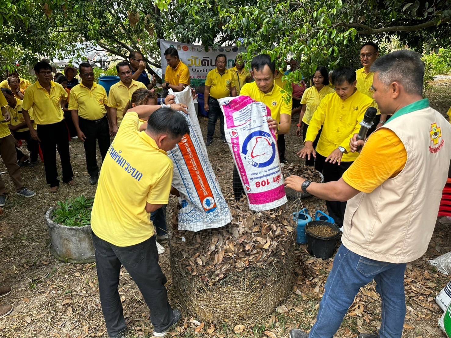 พช.นครนายก ร่วมกิจกรรมเอามื้อสามัคคี ทำความดี ถวายเป็นพระราชกุศล โครงการเฉลิมพระเกียรติพระบาทสมเด็จพระเจ้าอยู่หัว เนื่องในโอกาส มหามงคลเฉลิมพระชนมพรรษา 6 รอบ