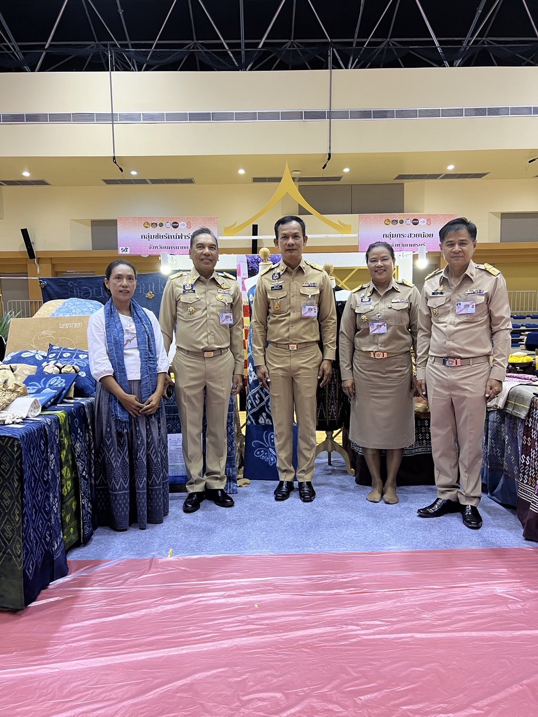 📣📣จังหวัดนครนายก ร่วมรับเสด็จสมเด็จพระเจ้าลูกเธอ เจ้าฟ้าสิริวัณณวรี นารีรัตนราชกัญญา เสด็จไปทอดพระเนตรนิทรรศการผลิตภัณฑ์ผ้าไทยและงานหัตถกรรมชุมชนภาคกลาง และพระราชทานคำแนะนำในการพัฒนาผลิตภัณฑ์ให้แก่ผู้ผลิต ผู้ประกอบการผ้าและงานหัตถกรรมพื้นที่ภาคกลาง เพื่อสร้างงาน สร้างอาชีพ สร้างรายได้ สร้างโอกาส ให้มีคุณภาพชีวิตที่ดีอย่างยั่งยืน