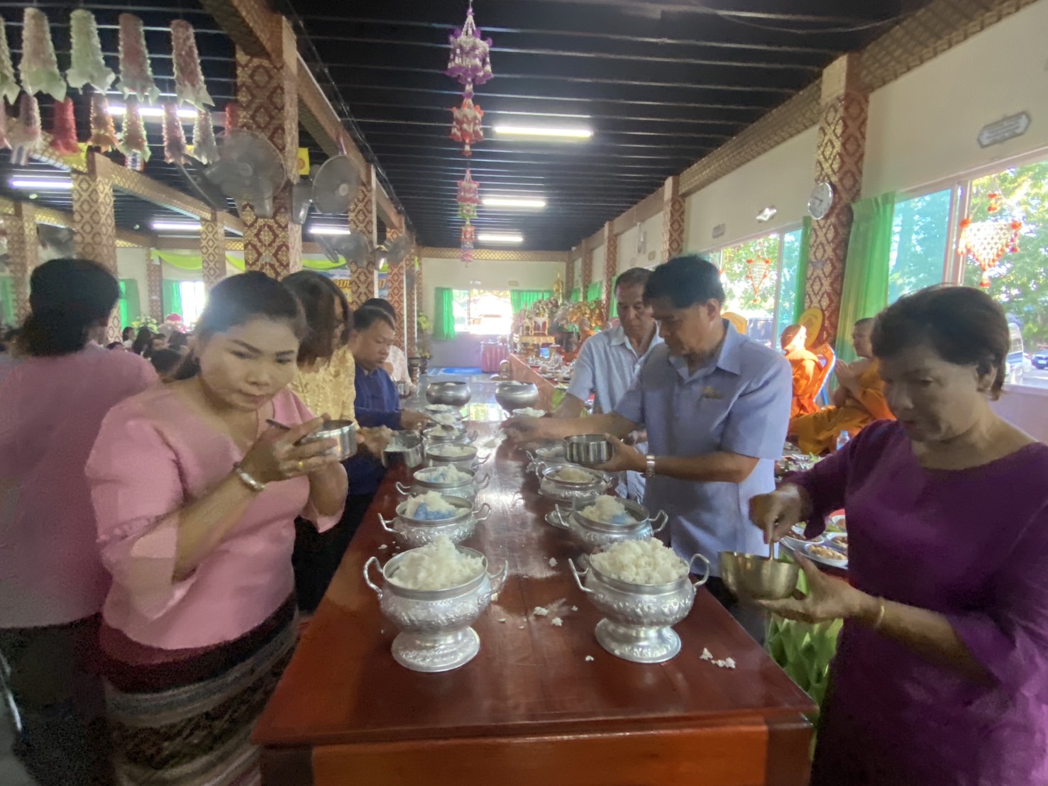 …พช.นครนายก ร่วมกิจกรรมผู้ว่าฯ พาแต่งกายผ้าไทย หิ้วปิ่นโตเข้าวัด ศรัทธาอิ่มบุญ เกื้อหนุนพระพุทธศาสนา รักษาสิ่งแวดล้อม จังหวัดนครนายก ประจำปีงบประมาณ พ.ศ. 2567