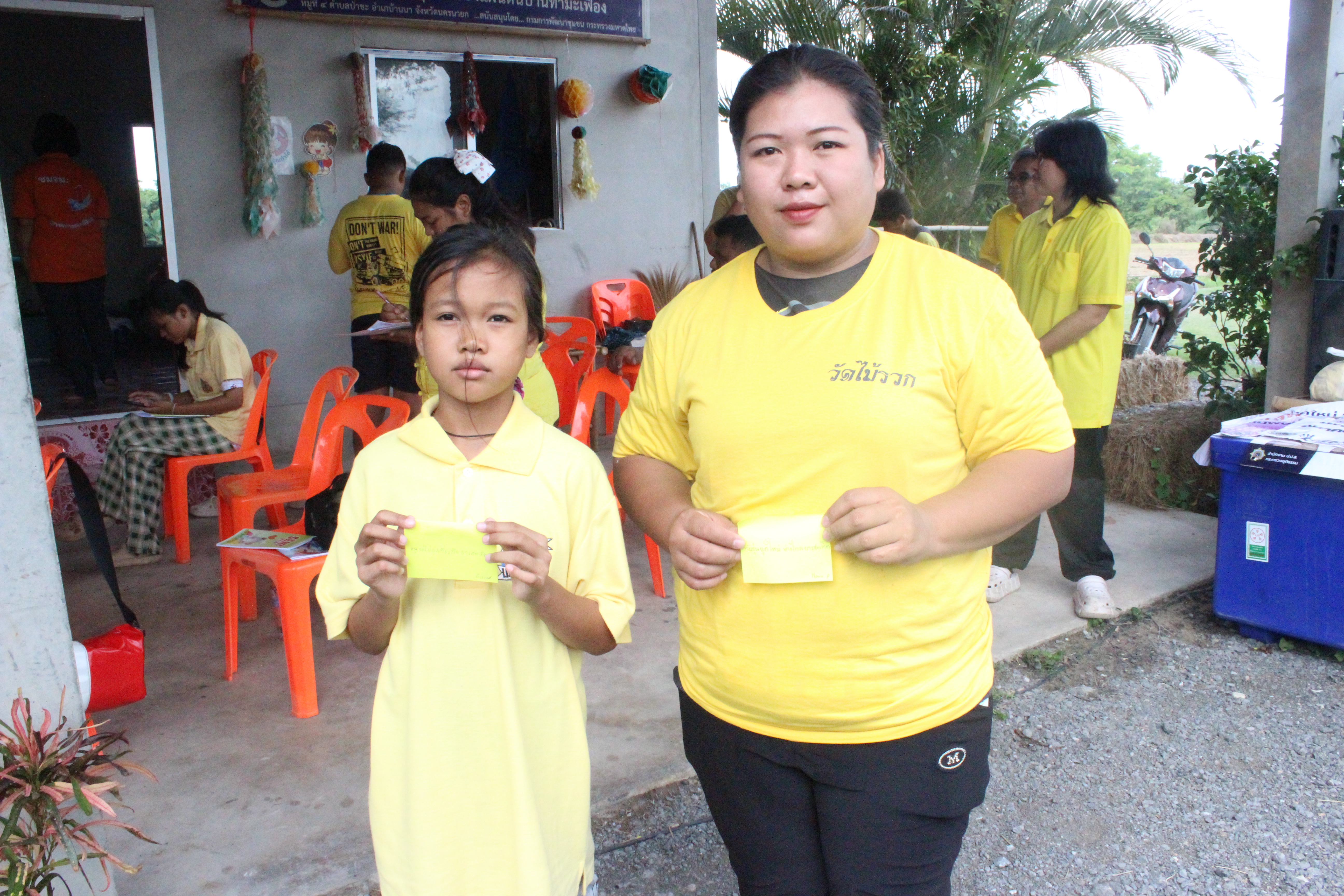 …พช.นครนายกร่วมกับเครือข่ายกองทุนแม่ของแผ่นดินจังหวัดนครนายก จัดกิจกรรม “รวมพลังไทย สร้างครอบครัว ชุมชนอุ่นใจ พ้นภัยยาเสพติด เฉลิมพระเกียรติ 72 พรรษา มหาราชา”