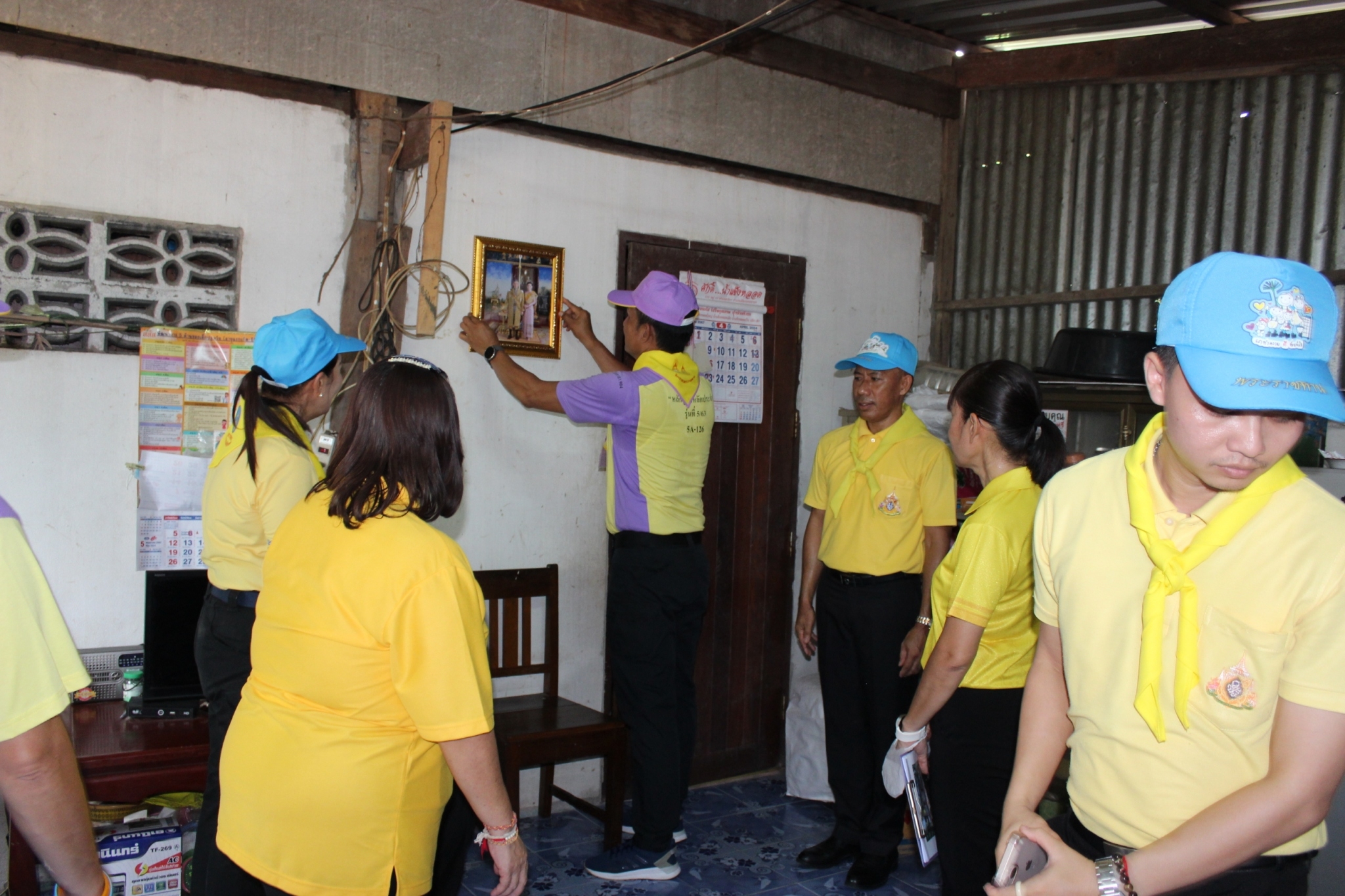 พช.นครนายกร่วมกิจกรรมโครงการเฉลิมพระเกียรติเนื่องในโอกาสมหามงคลพระชนมพรรษา 6 รอบ 72 พรรษา พระบาทสมเด็จพระเจ้าอยู่หัว เพื่อถวายเป็นพระราชกุศลรวมใจจิตอาสา ซ่อมแซมบ้านผู้ยากไร้ในพื้นที่จังหวัดนครนายก