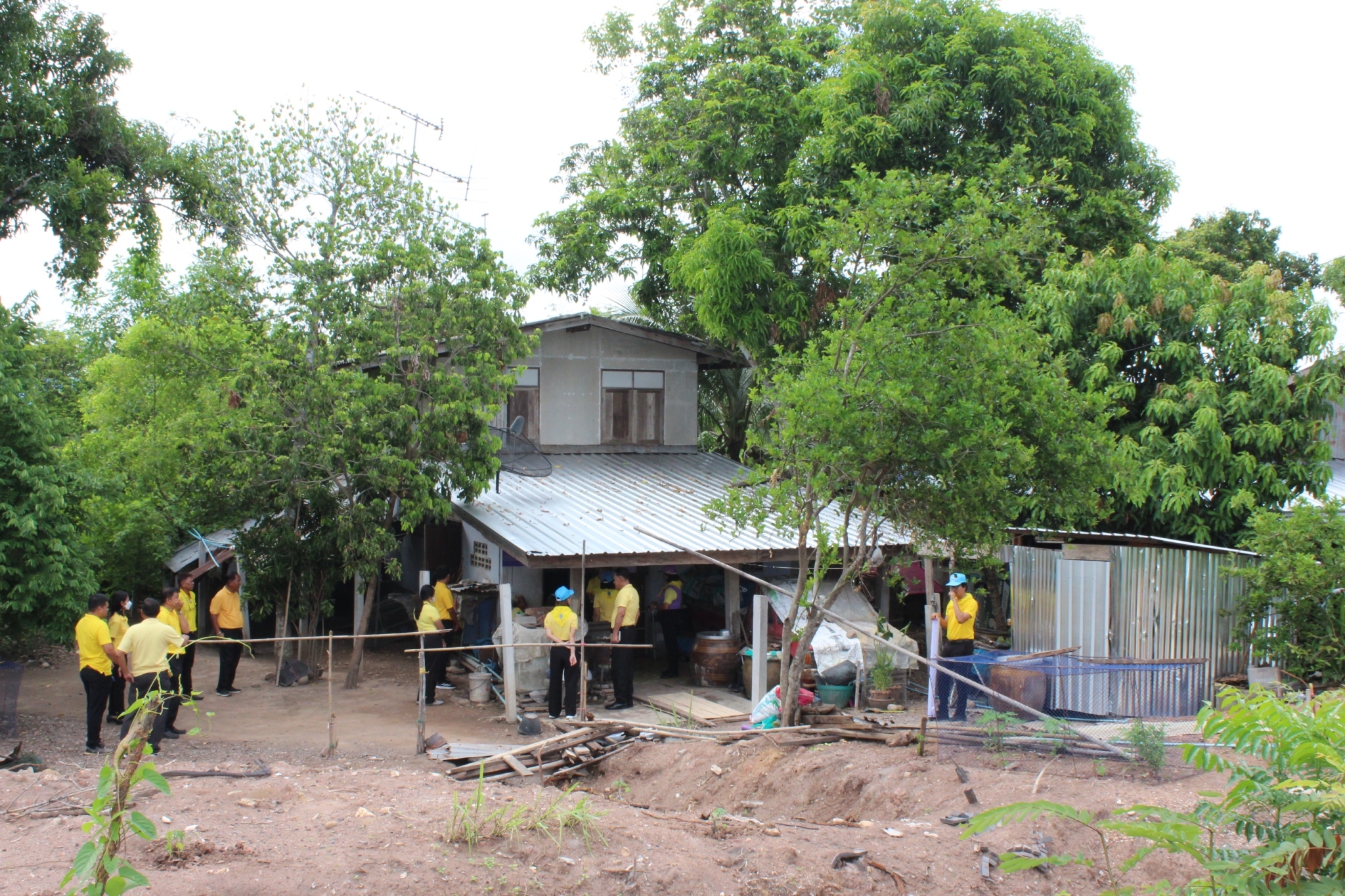 พช.นครนายกร่วมกิจกรรมโครงการเฉลิมพระเกียรติเนื่องในโอกาสมหามงคลพระชนมพรรษา 6 รอบ 72 พรรษา พระบาทสมเด็จพระเจ้าอยู่หัว เพื่อถวายเป็นพระราชกุศลรวมใจจิตอาสา ซ่อมแซมบ้านผู้ยากไร้ในพื้นที่จังหวัดนครนายก