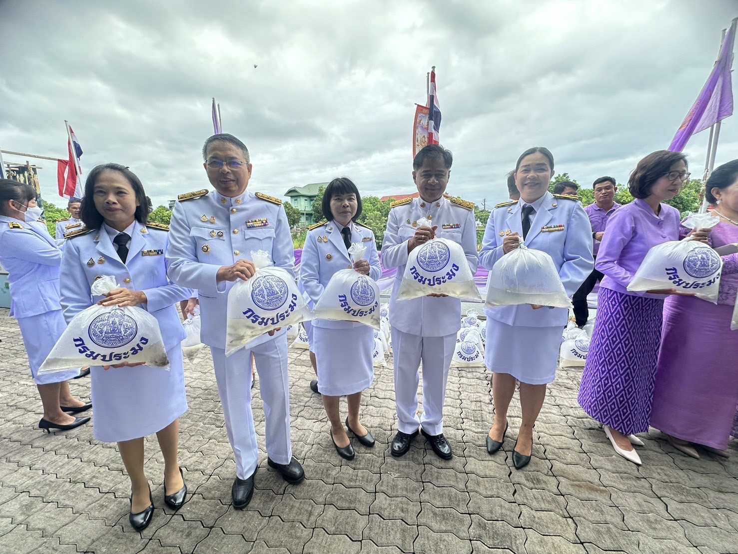 …พช.นครนายก ร่วมกิจกรรมเฉลิมพระเกียรติสมเด็จพระนางเจ้าฯ พระบรมราชินี เนื่องในโอกาสวันเฉลิมพระชนมพรรษา (3 มิถุนายน 2567)