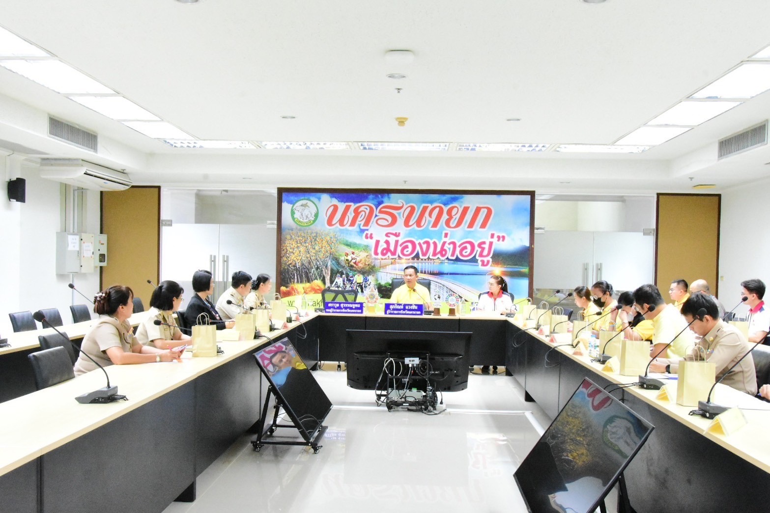 …พช.นครนายก ร่วมประชุมขับเคลื่อนโครงการส่งเสริมและพัฒนาการพูด อ่าน เขียน ภาษาไทยจังหวัดนครนายก