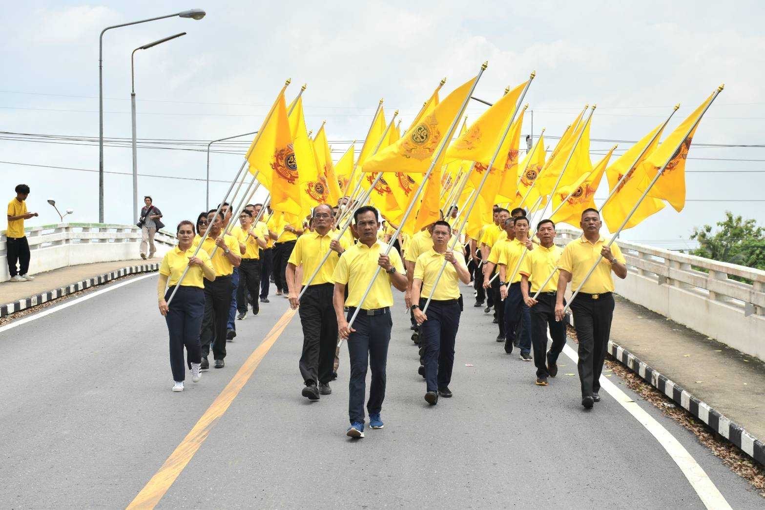 …พช.นครนายก ร่วมกิจกรรมส่งมอบธงตราสัญลักษณ์