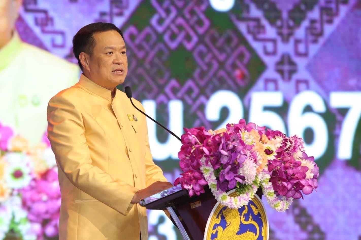 มท.1 เปิดงาน OTOP MIDYEAR 2024 “หลากหลายผลิตภัณฑ์ สีสันภูมิปัญญาไทย” ชูสินค้าเอกลักษณ์ท้องถิ่น งานหัตถศิลป์ล้ำค่า อลังการงานผ้า จากฝีมือคนไทย