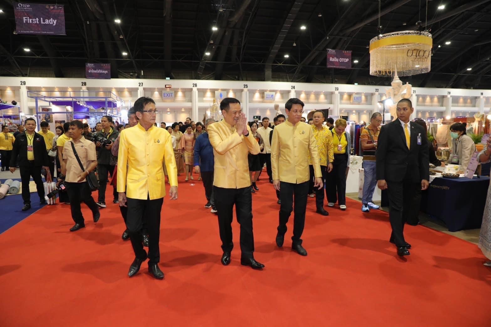 มท.1 เปิดงาน OTOP MIDYEAR 2024 “หลากหลายผลิตภัณฑ์ สีสันภูมิปัญญาไทย” ชูสินค้าเอกลักษณ์ท้องถิ่น งานหัตถศิลป์ล้ำค่า อลังการงานผ้า จากฝีมือคนไทย