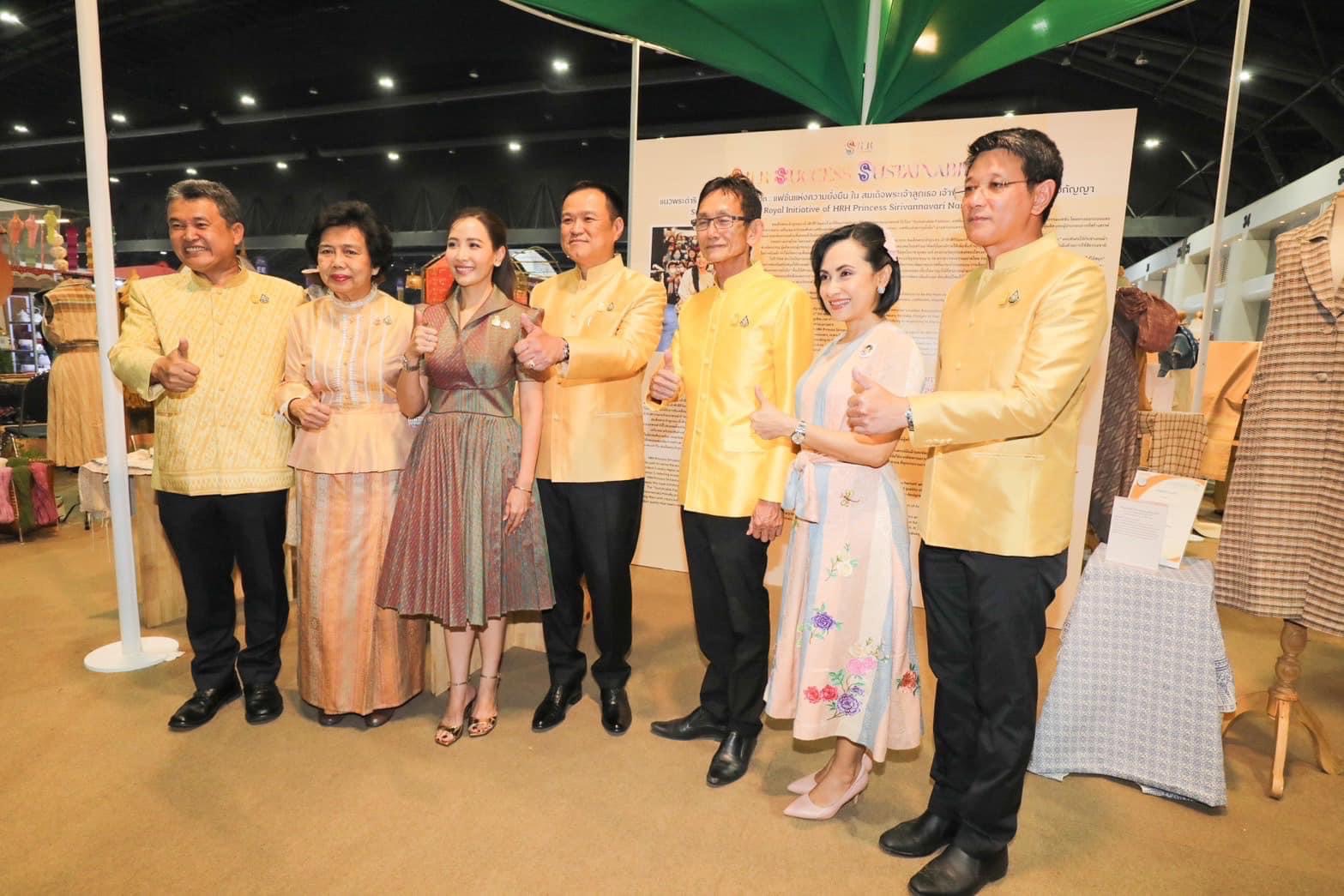 มท.1 เปิดงาน OTOP MIDYEAR 2024 “หลากหลายผลิตภัณฑ์ สีสันภูมิปัญญาไทย” ชูสินค้าเอกลักษณ์ท้องถิ่น งานหัตถศิลป์ล้ำค่า อลังการงานผ้า จากฝีมือคนไทย