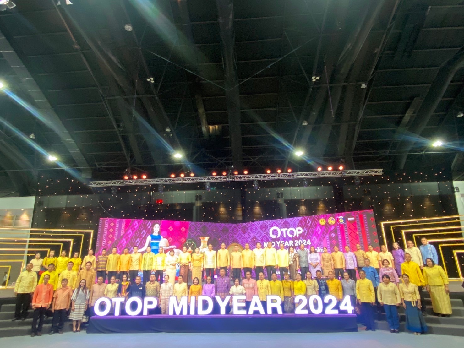 มท.1 เปิดงาน OTOP MIDYEAR 2024 “หลากหลายผลิตภัณฑ์ สีสันภูมิปัญญาไทย” ชูสินค้าเอกลักษณ์ท้องถิ่น งานหัตถศิลป์ล้ำค่า อลังการงานผ้า จากฝีมือคนไทย