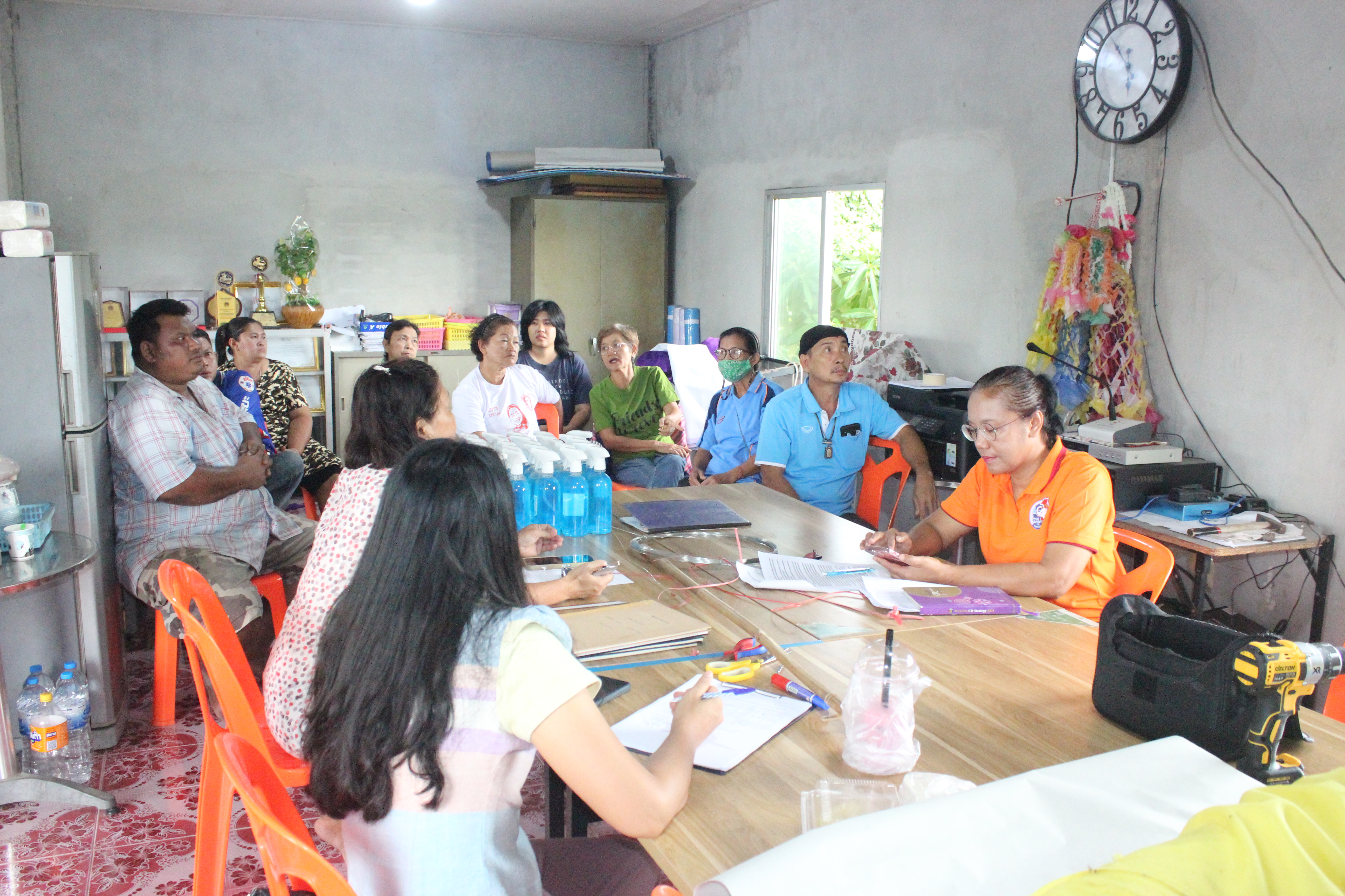 …พช.นครนายก ลงพื้นที่เตรียมความพร้อมในการดำเนินโครงการการพัฒนาและยกระดับหมู่บ้านกองทุนแม่ของแผ่นดินสู่การเป็นต้นแบบด้านการป้องกันและแก้ไขปัญหายาเสพติด