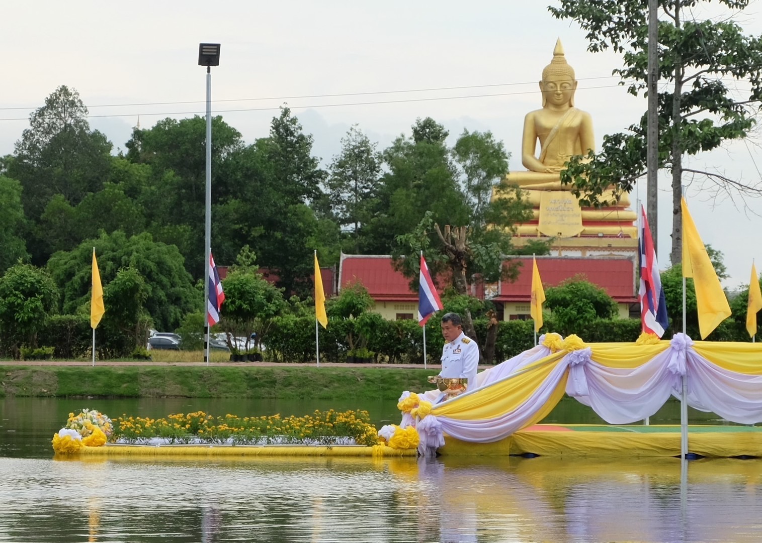 …พช.นครนายก ร่วมพิธีพลีกรรมตักน้ำจากแหล่งน้ำศักดิ์สิทธิ์ของจังหวัดนครนายก