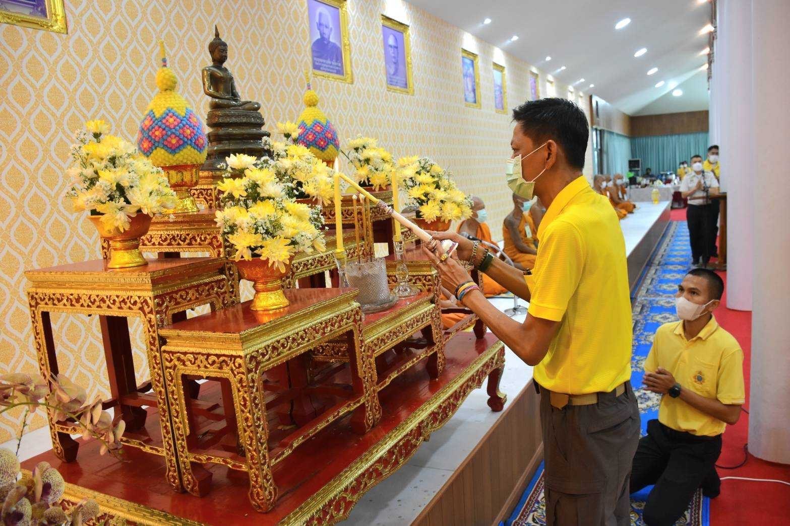 …พช.นครนายก ร่วมพิธีเจริญพระพุทธมนต์และเจริญจิตตภาวนา ถวายเป็นพระราชกุศล เนื่องในโอกาสวันเฉลิมพระชนมพรรษาของพระบาทสมเด็จพระเจ้าอยู่หัว และพระบรมวงศานุวงศ์ ประจำปี พ.ศ. 2567