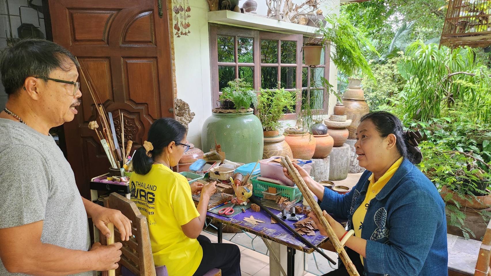 …พช.นครนายก ร่วมลงพื้นที่ติดตามการดำเนินงานกลุ่มประดิษฐ์บ้านเรือนไทยจำลอง