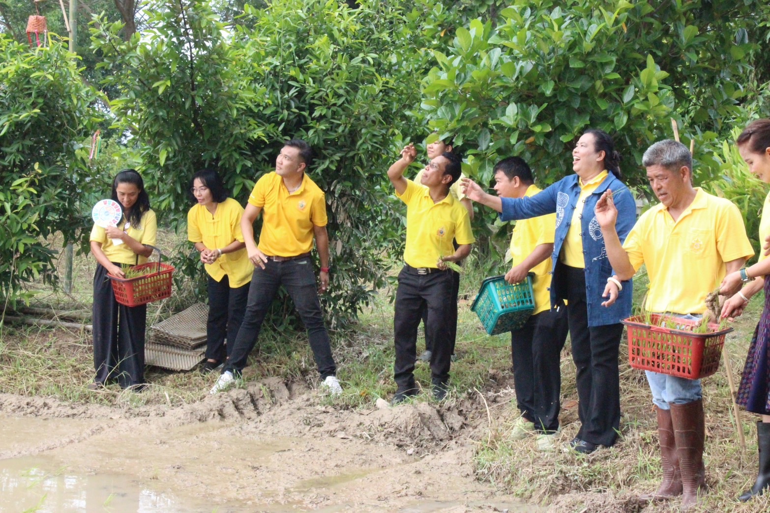 …พช.นครนายก ขับเคลื่อนกิจกรรม โคก หนอง นา อารยเกษตร เฉลิมพระเกียรติ พระบาทสมเด็จพระเจ้าอยู่หัวเนื่องในโอกาสพระราชพิธีมหามงคลเฉลิมพระชนมพรรษา ๖ รอบ ๒๘ กรกฎาคม ๒๕๖๗